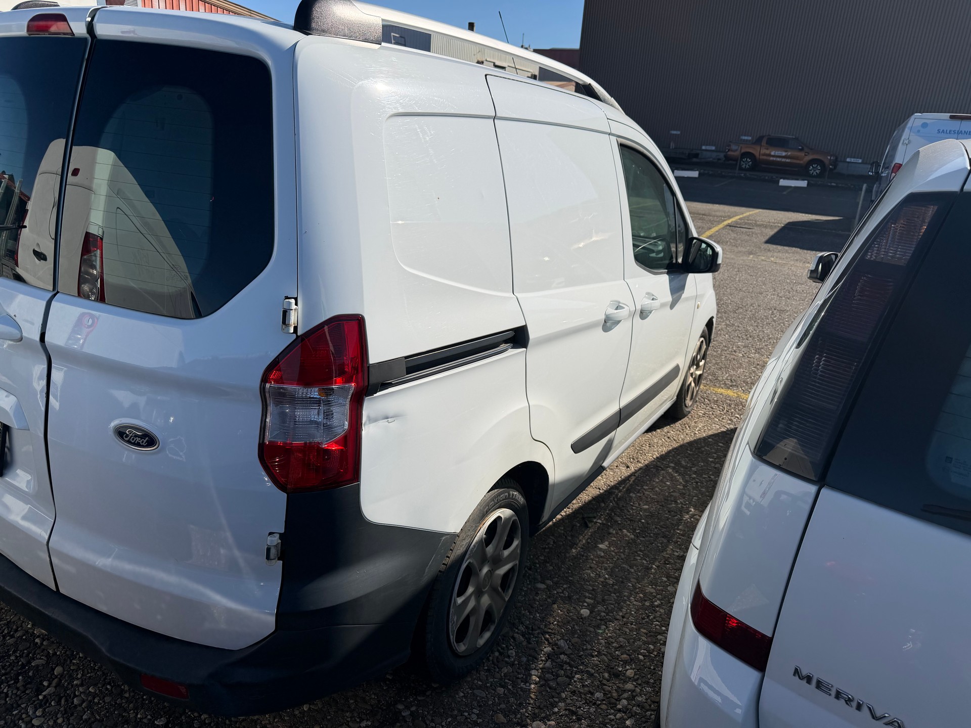 FORD Transit Courier Van 1.0 EcoBoost Ambiente-image-5