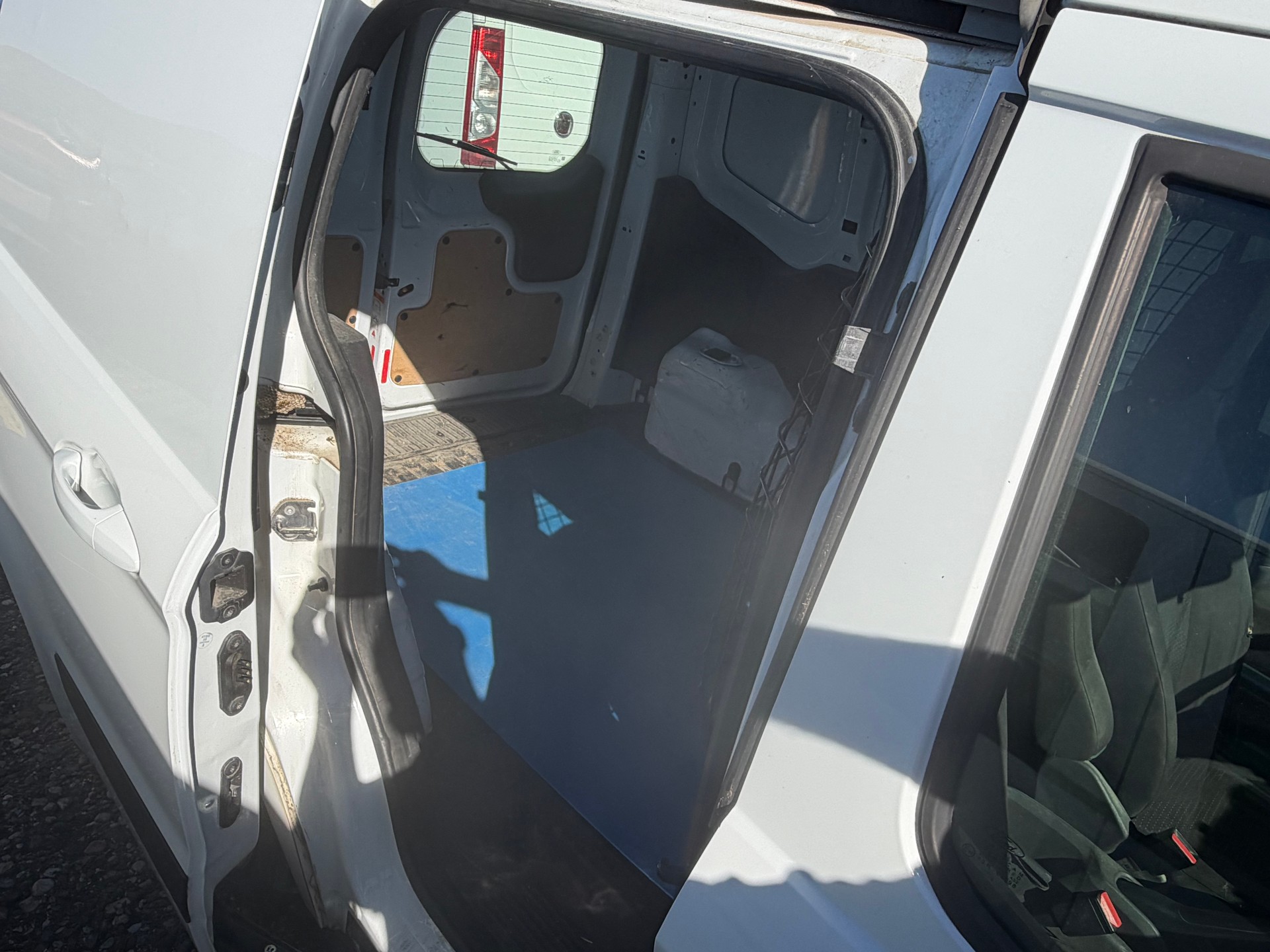 FORD Transit Courier Van 1.0 EcoBoost Ambiente-image-8
