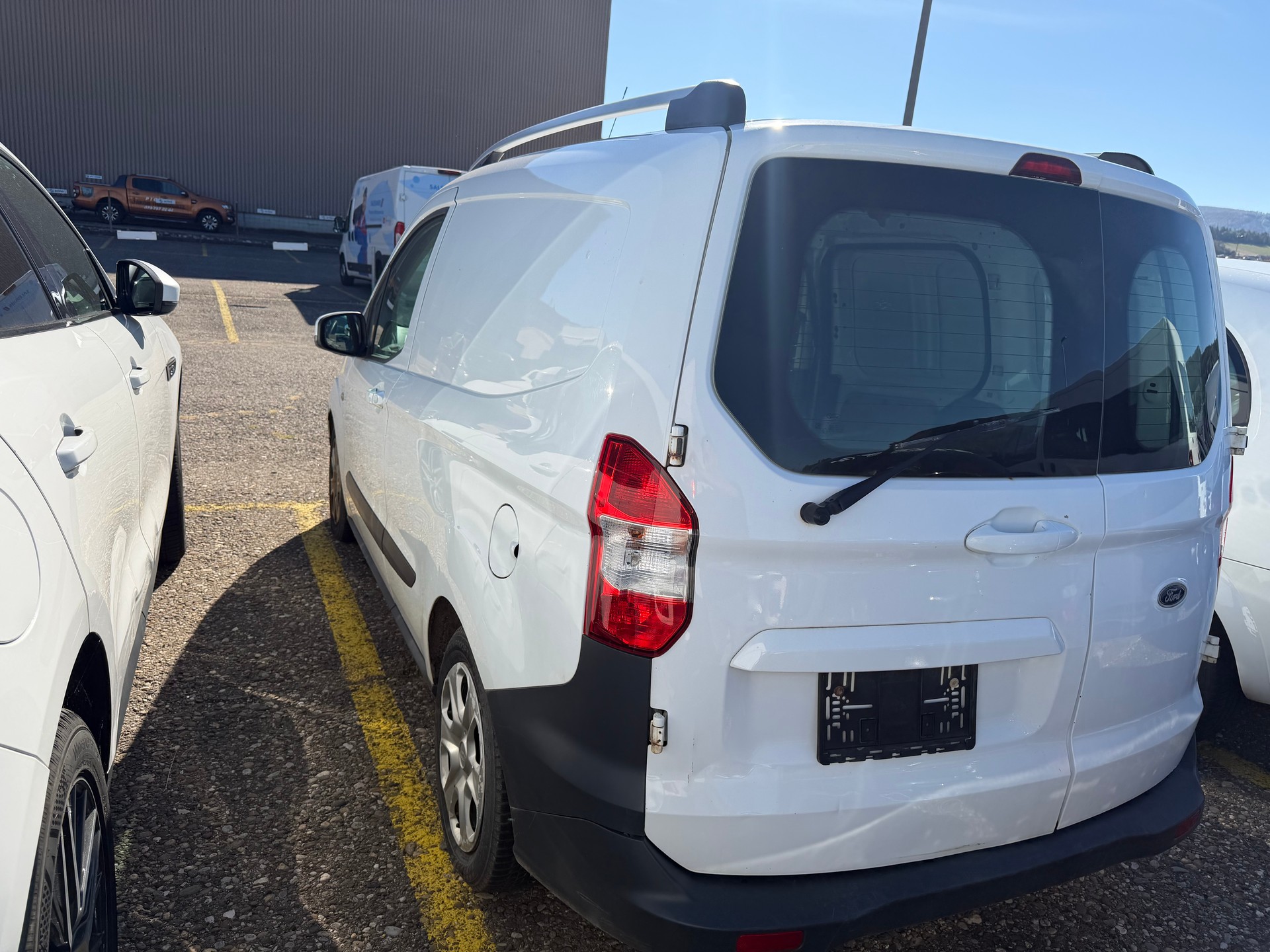 FORD Transit Courier Van 1.0 EcoBoost Ambiente-image-4