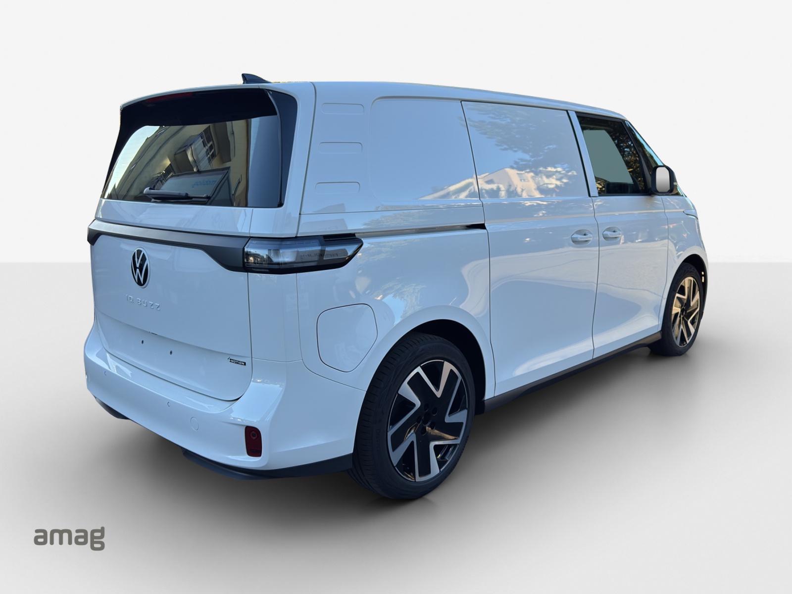 VW ID. Buzz Cargo Pro 4Motion-image-4