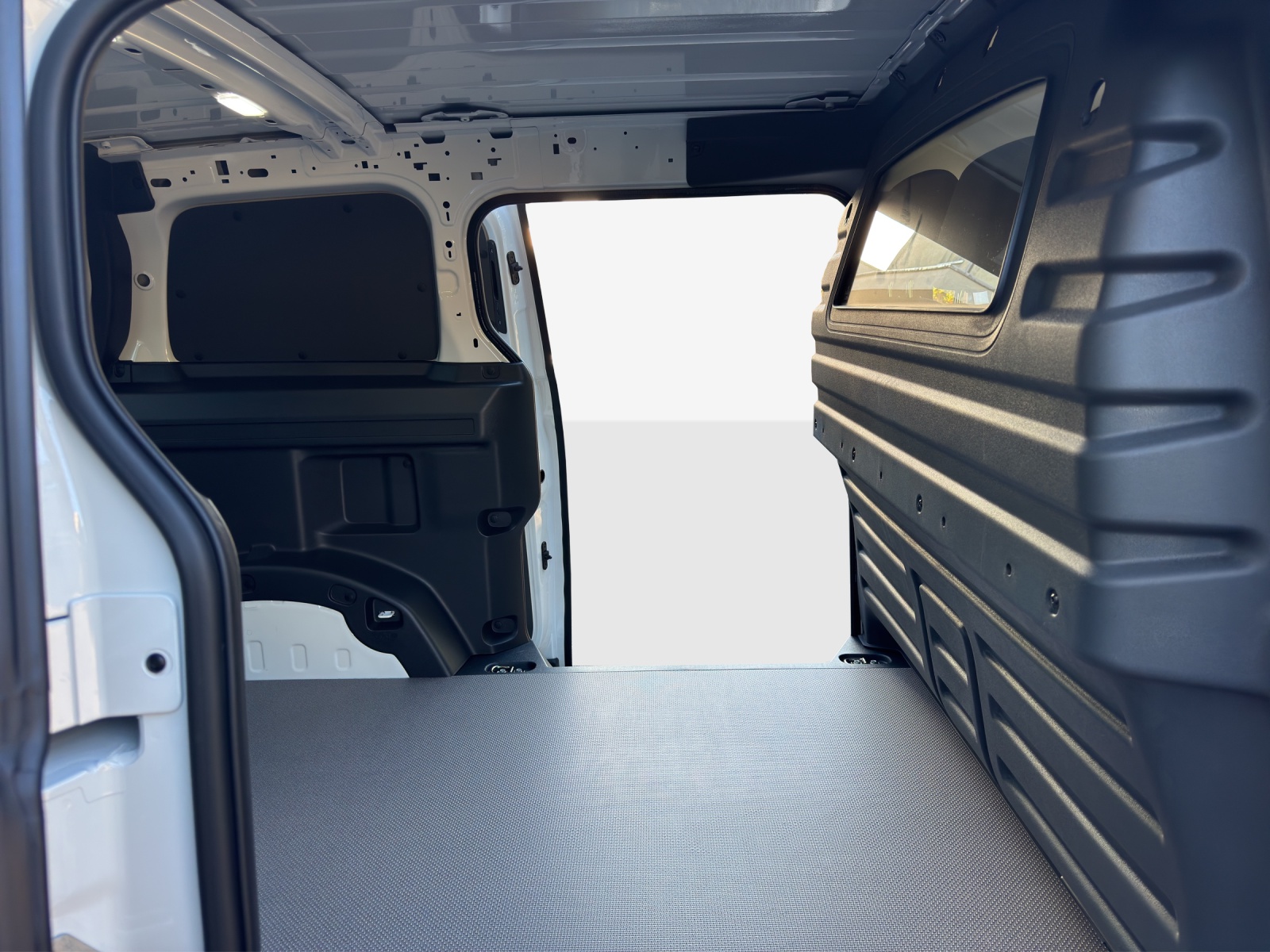 VW ID. Buzz Cargo Pro 4Motion-image-11