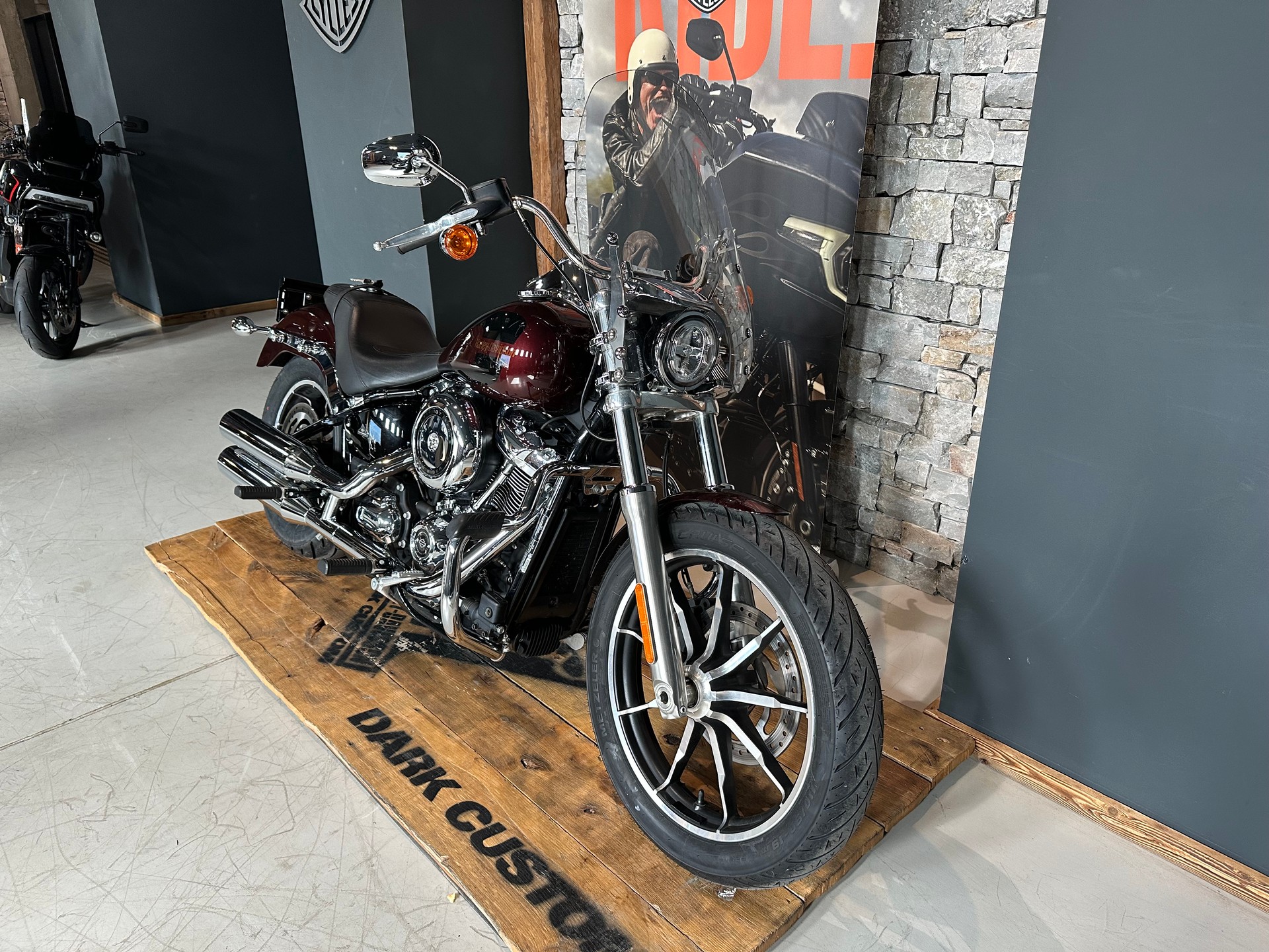 HARLEY-DAVIDSON FXLR Low Rider 107 ABS (35KW)-showroom-element-1