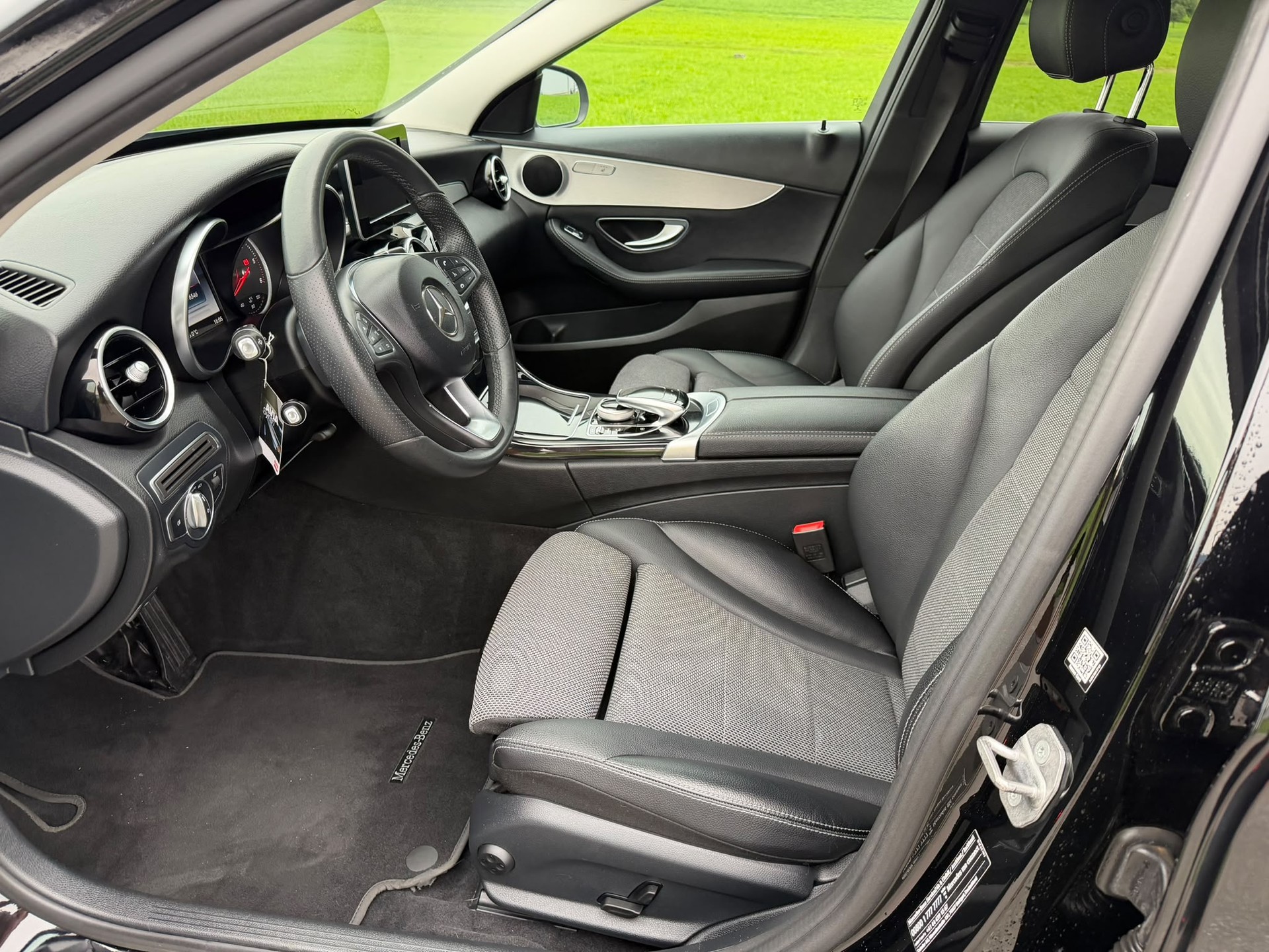 MERCEDES-BENZ C 250 d Swiss Star Avantgarde 4Matic 9G-Tronic-image-8