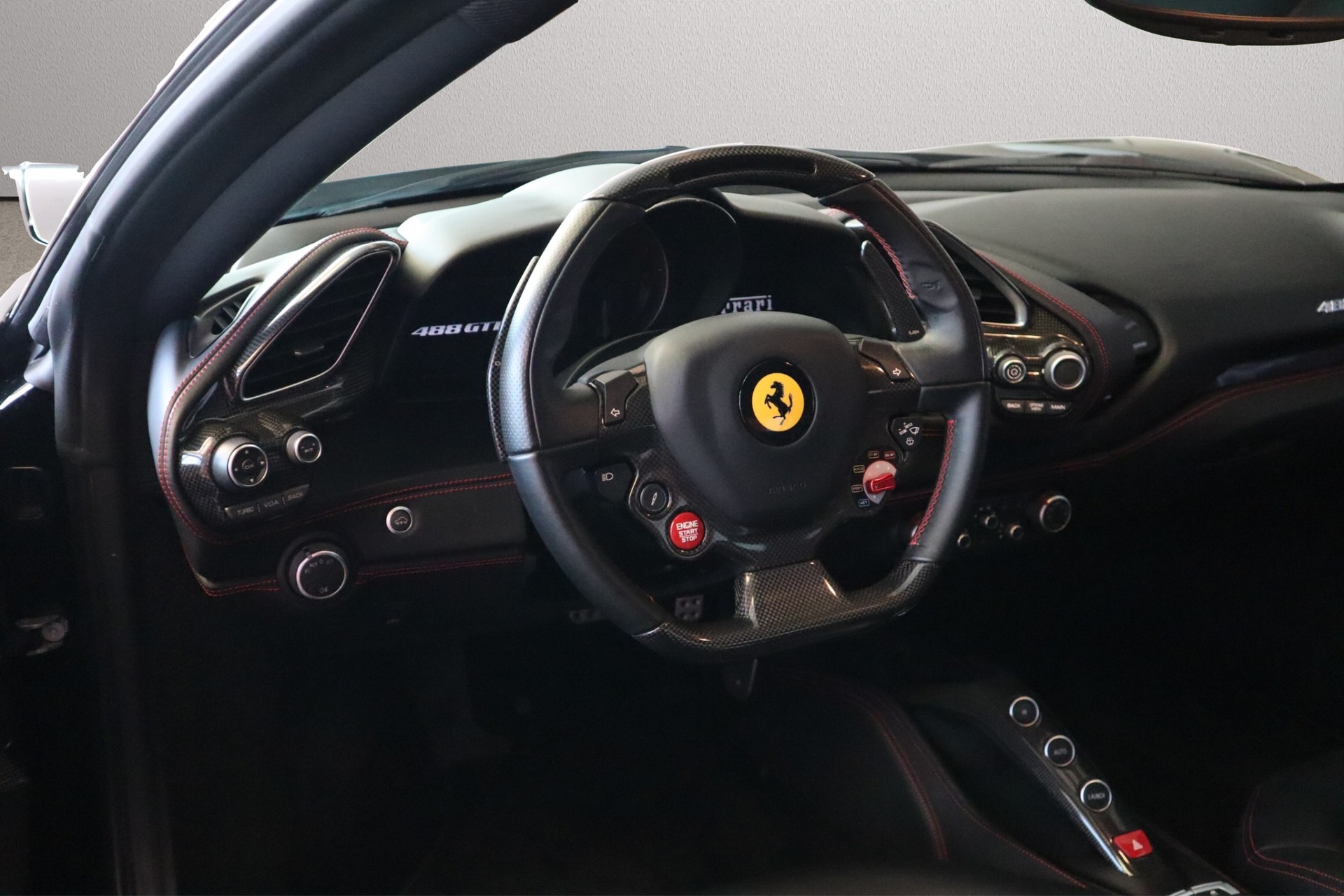 FERRARI 488 GTB 3.9 V8-showroom-element-2