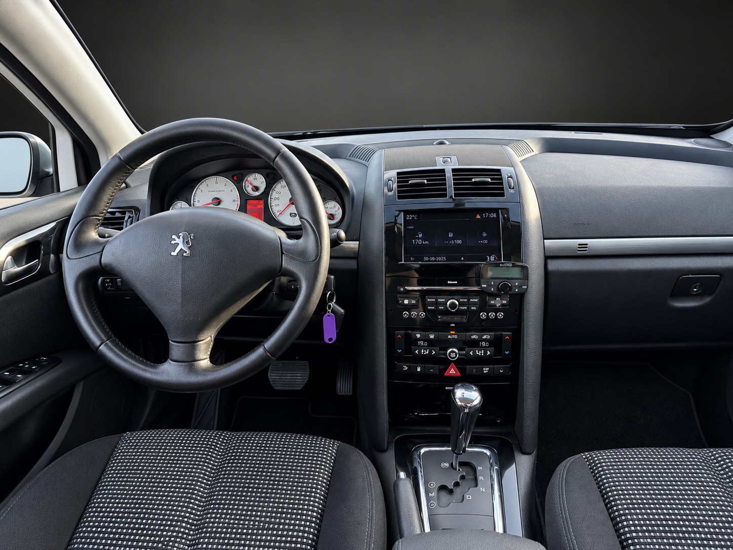 PEUGEOT 407 SW 2.0 HDI Dynamic Automatic-image-10