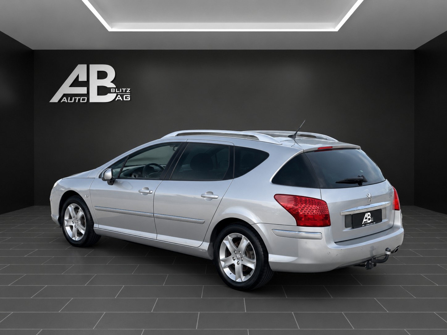 PEUGEOT 407 SW 2.0 HDI Dynamic Automatic-image-2