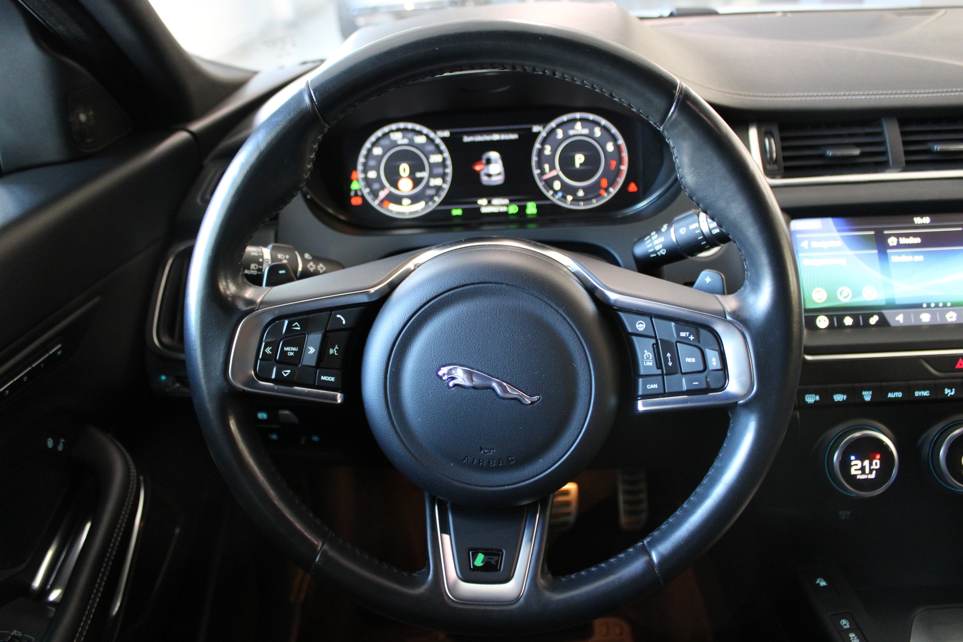 JAGUAR E-Pace 2.0 P300 SE AWD Automatik-image-9