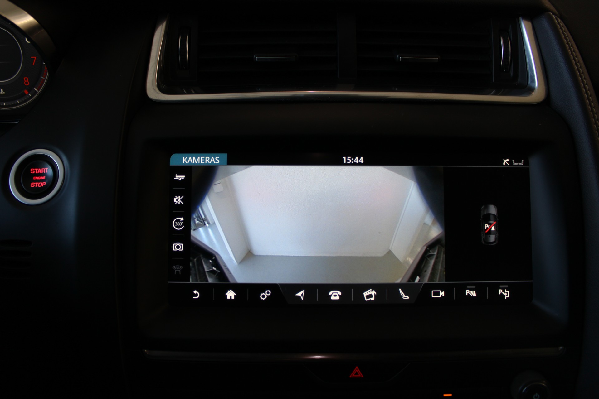 JAGUAR E-Pace 2.0 P300 SE AWD Automatik-image-25