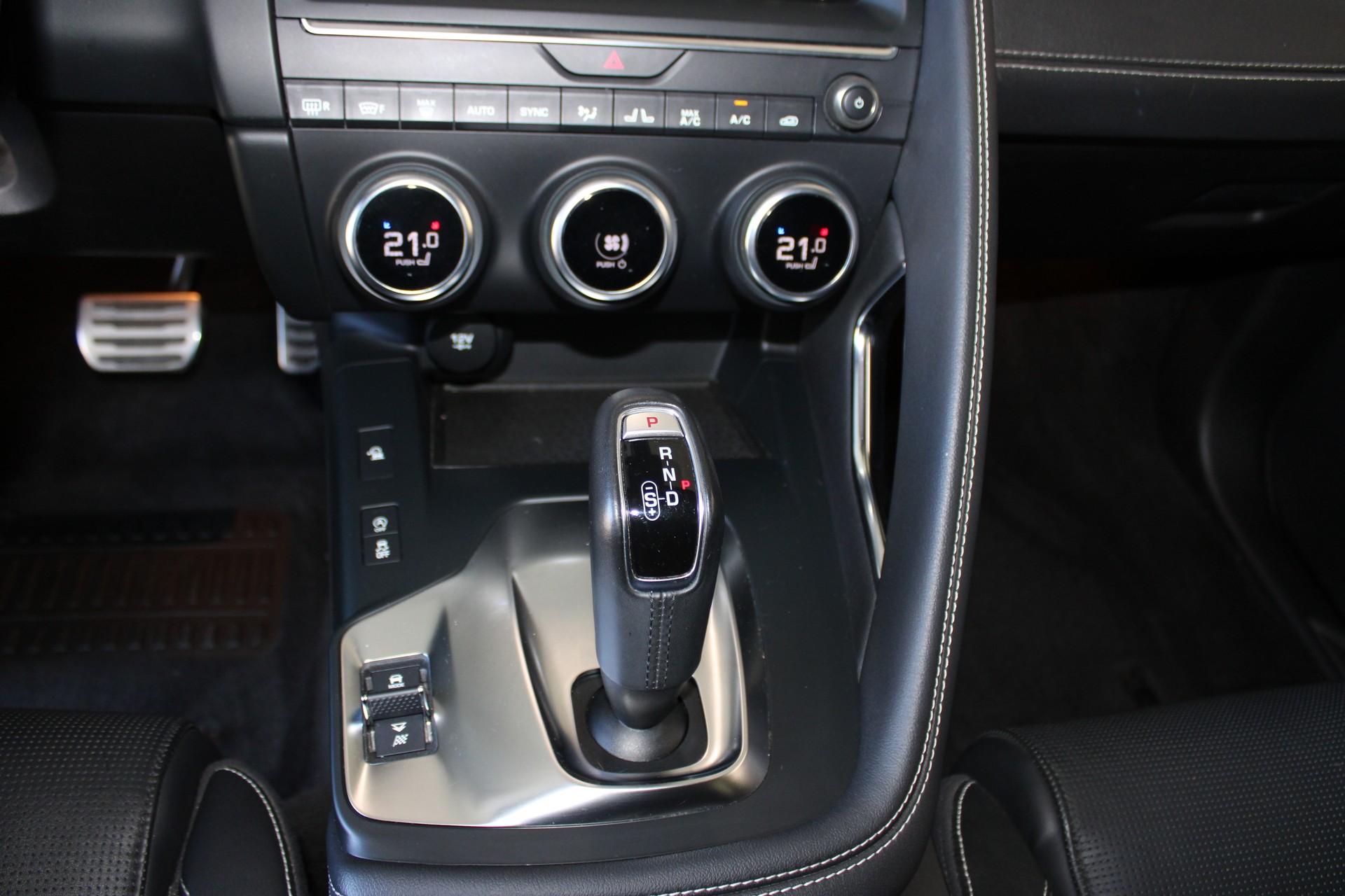 JAGUAR E-Pace 2.0 P300 SE AWD Automatik-image-14