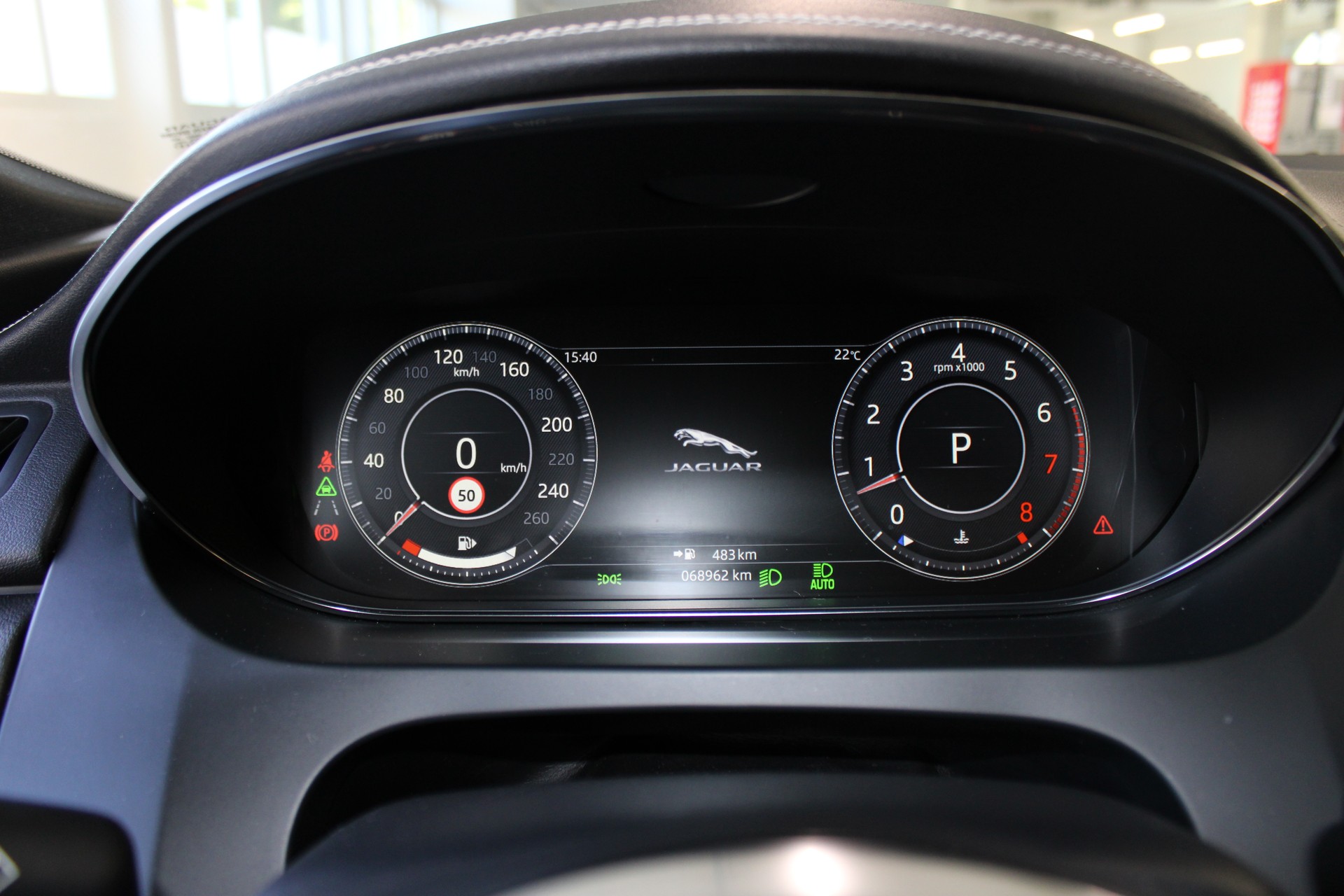 JAGUAR E-Pace 2.0 P300 SE AWD Automatik-image-18