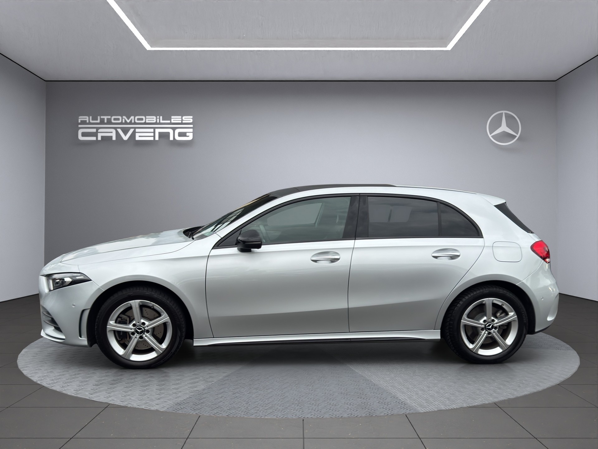 MERCEDES-BENZ A 250e AMG Line 8G-DCT-image-1