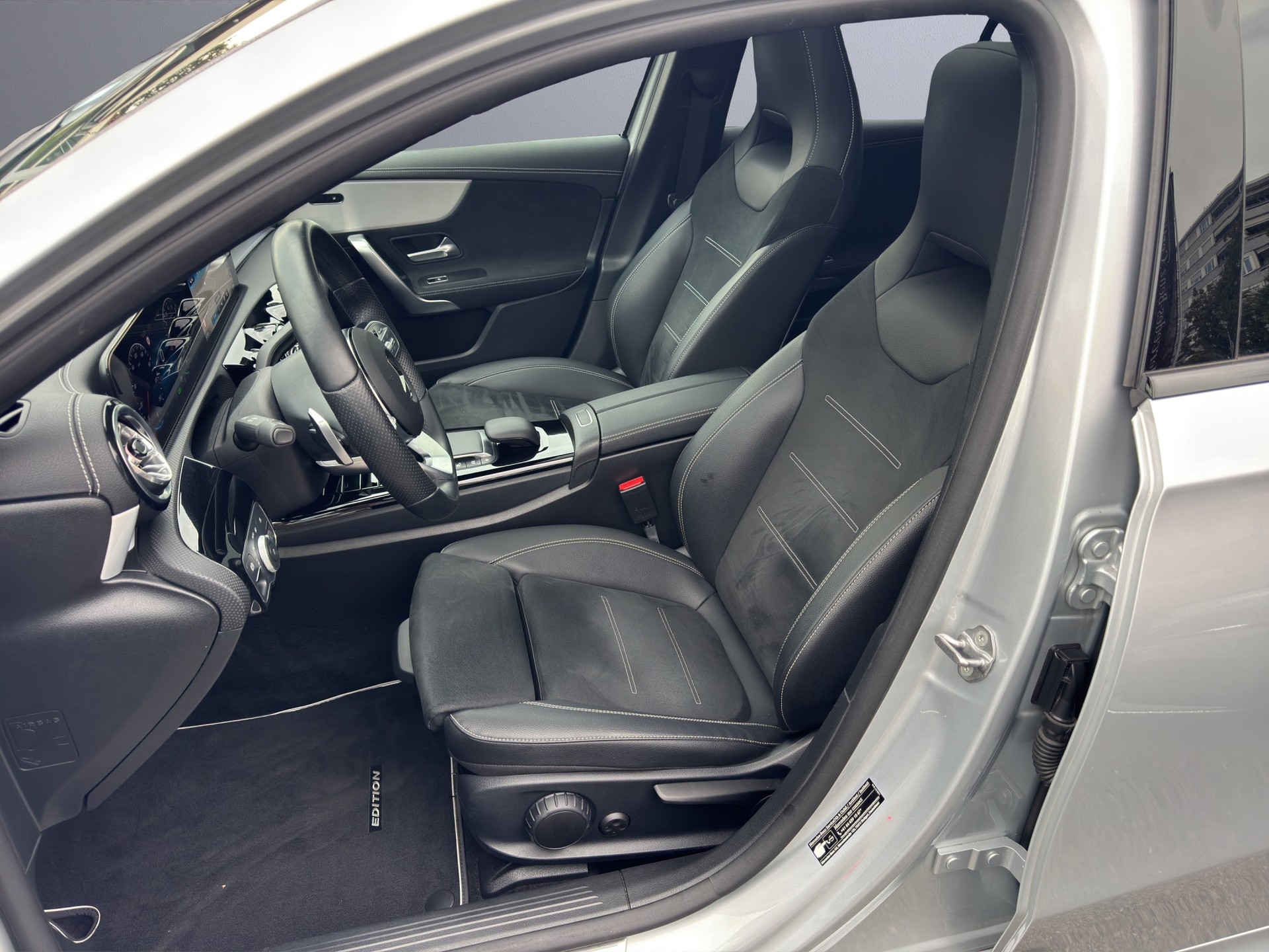 MERCEDES-BENZ A 250e AMG Line 8G-DCT-image-9
