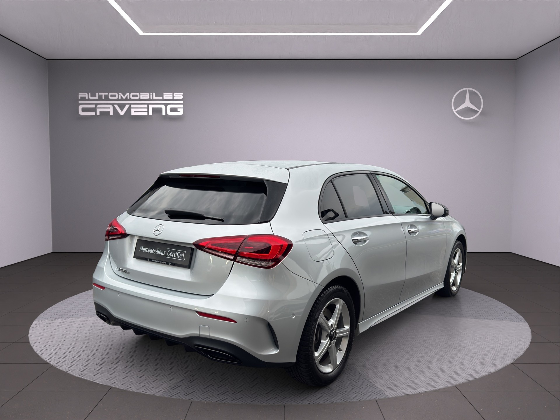 MERCEDES-BENZ A 250e AMG Line 8G-DCT-image-4