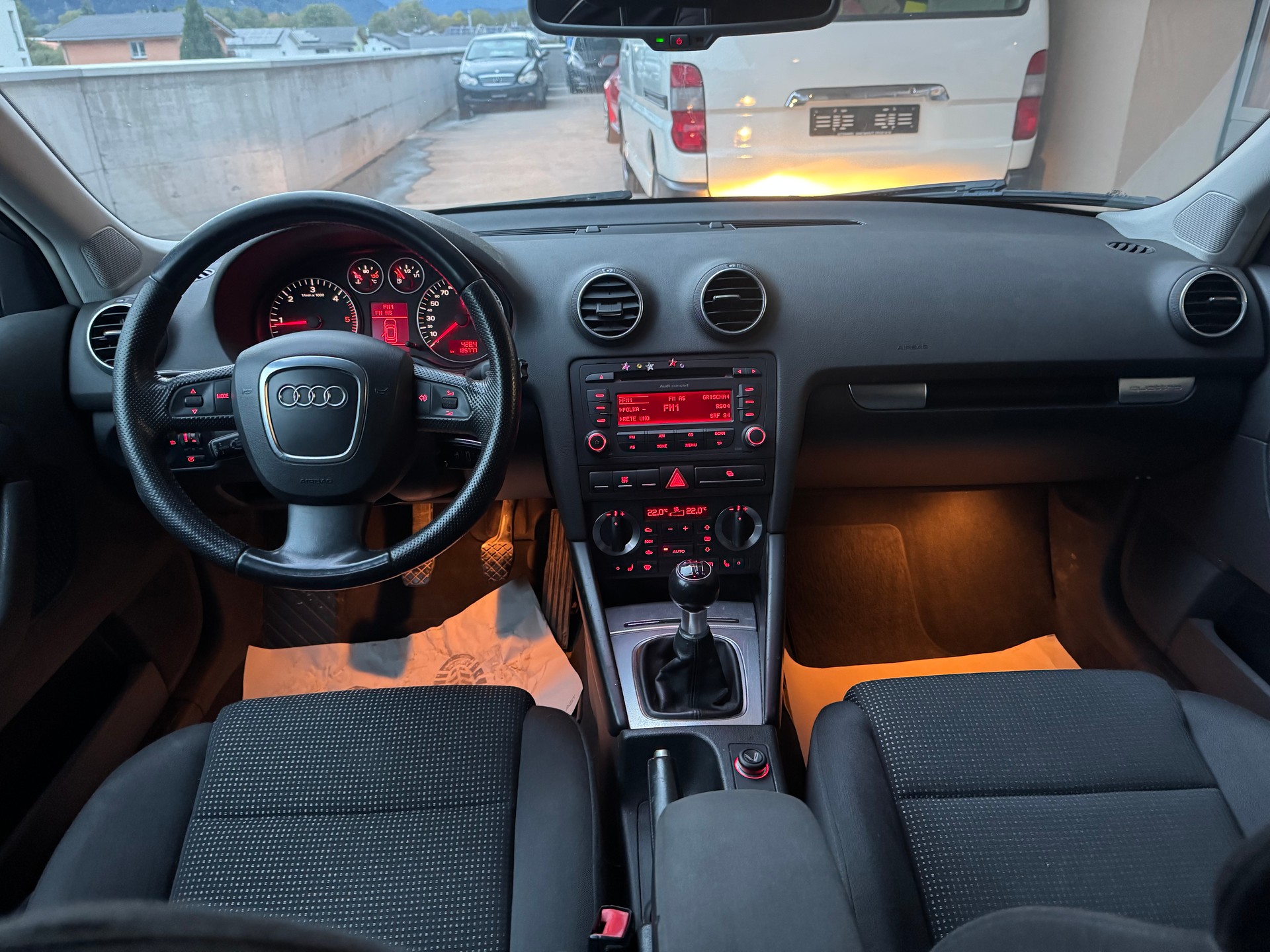 AUDI A3 Sportback 2.0 TDI Ambition quattro-image-6