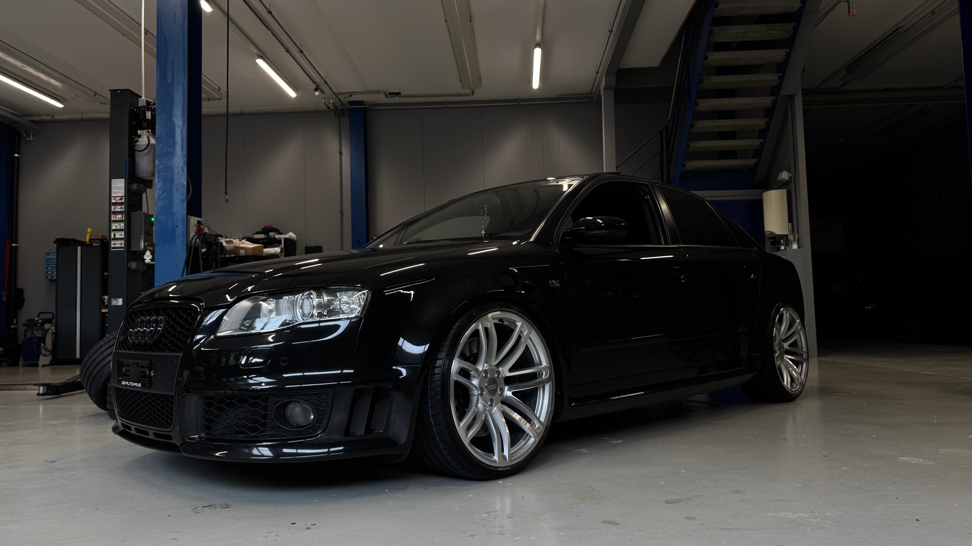 AUDI RS4 Limousine 4.2 V8 quattro-image-4
