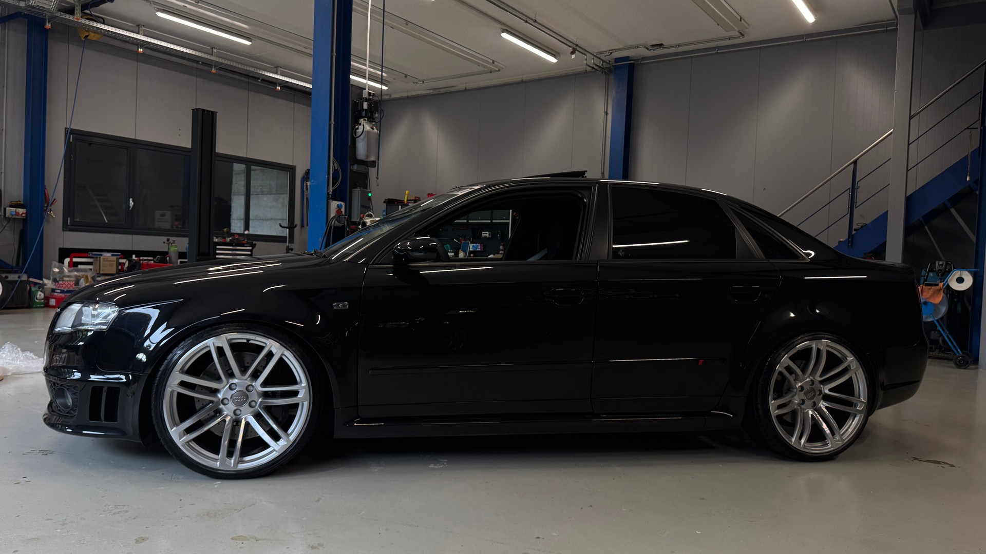 AUDI RS4 Limousine 4.2 V8 quattro-image-6