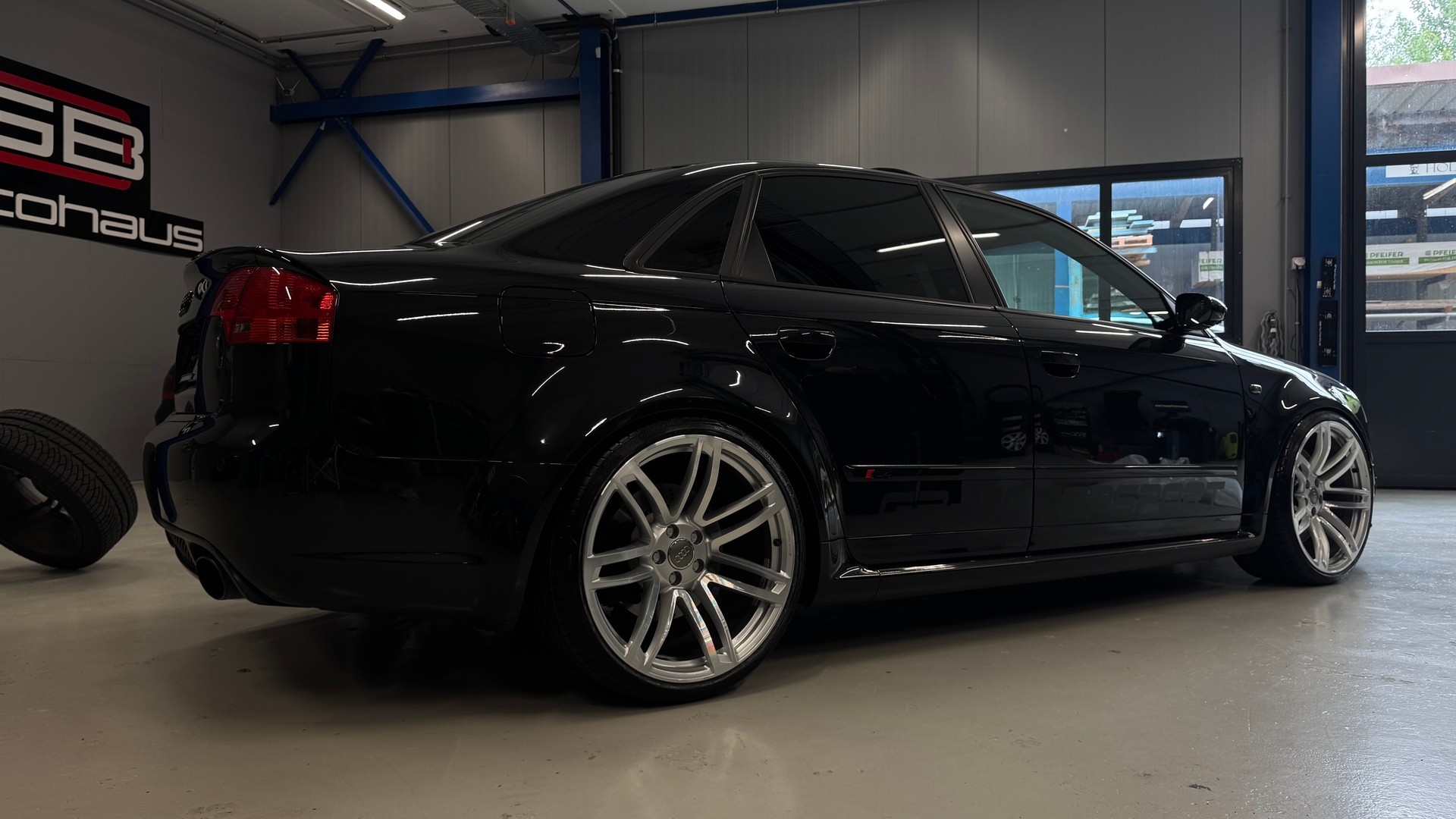 AUDI RS4 Limousine 4.2 V8 quattro-image-5