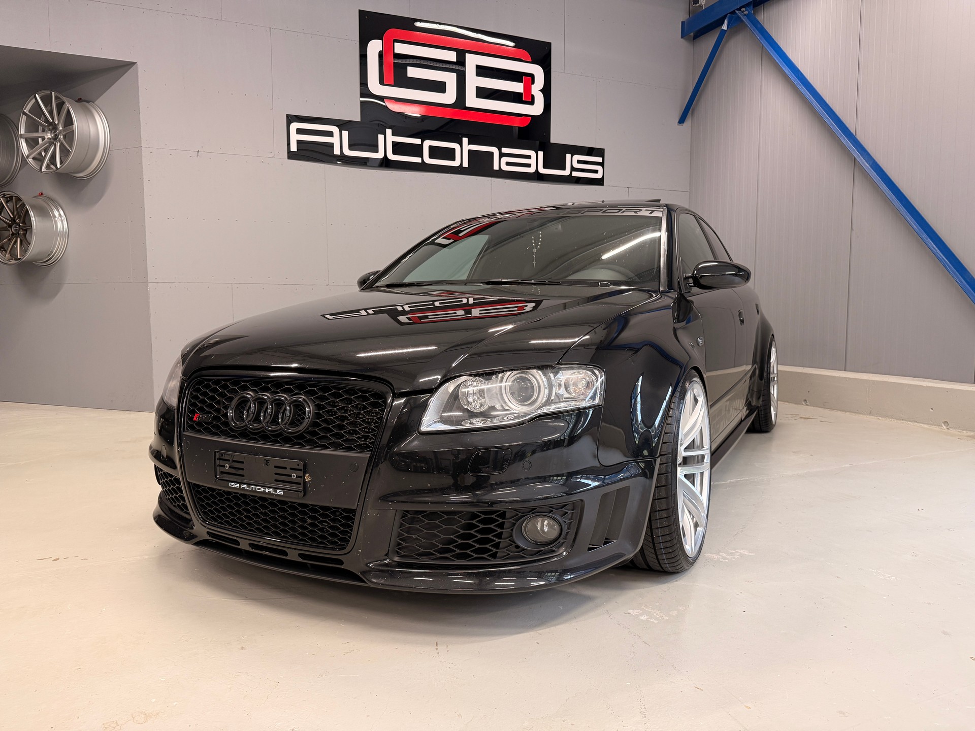 AUDI RS4 Limousine 4.2 V8 quattro-image-3