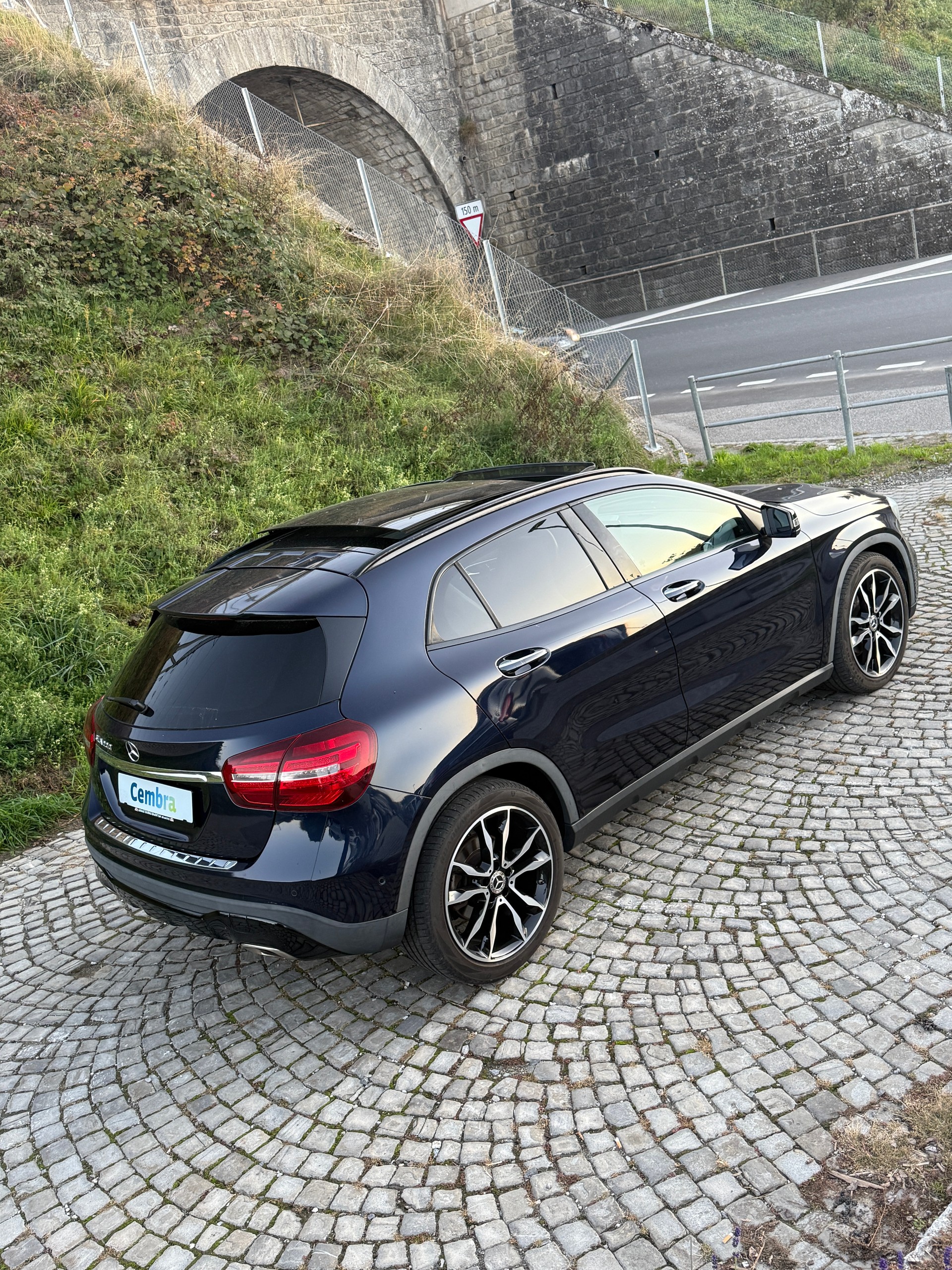 MERCEDES-BENZ GLA 200 Night Star 7G-DCT-showroom-element-2