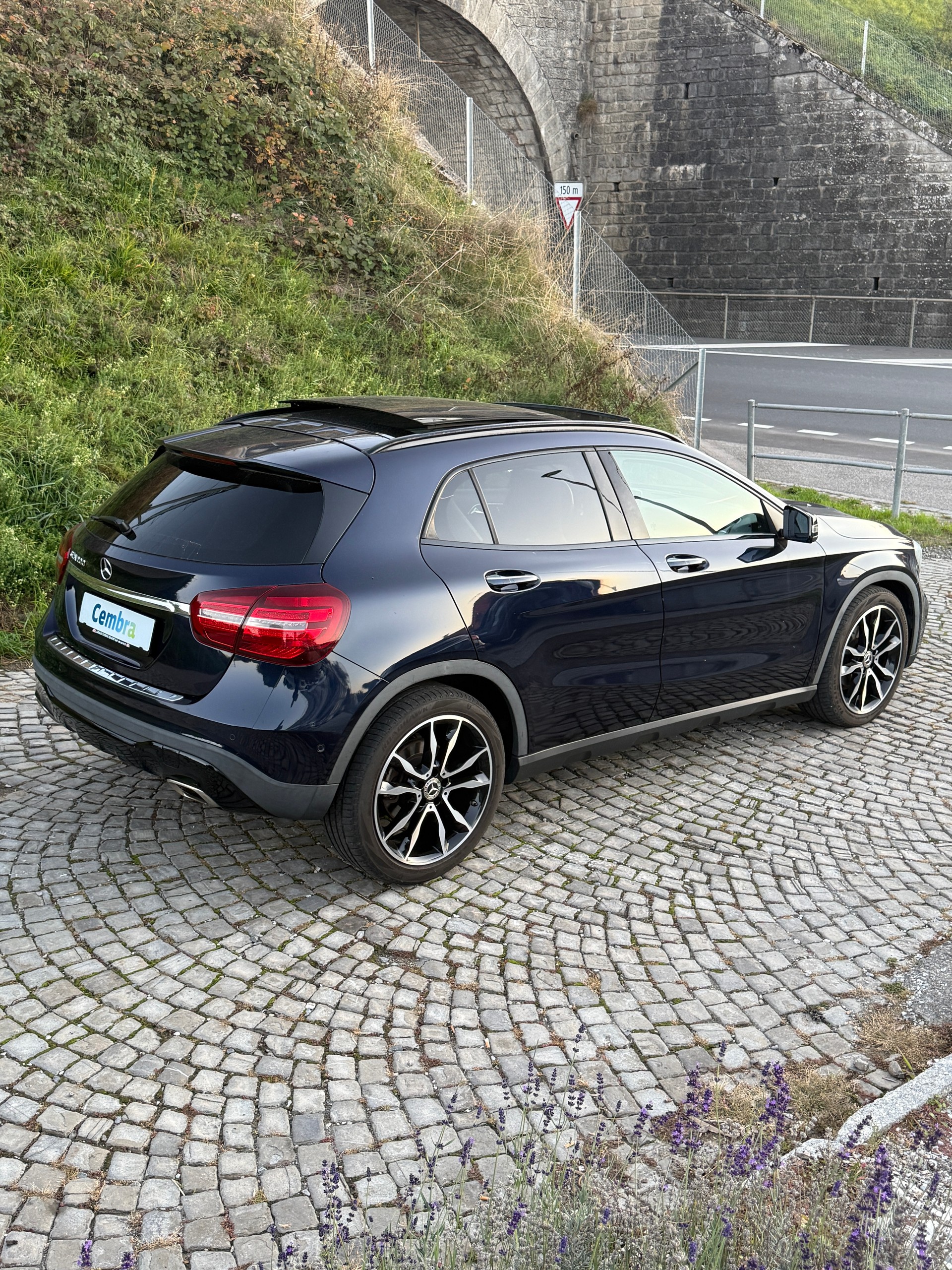 MERCEDES-BENZ GLA 200 Night Star 7G-DCT-image-5
