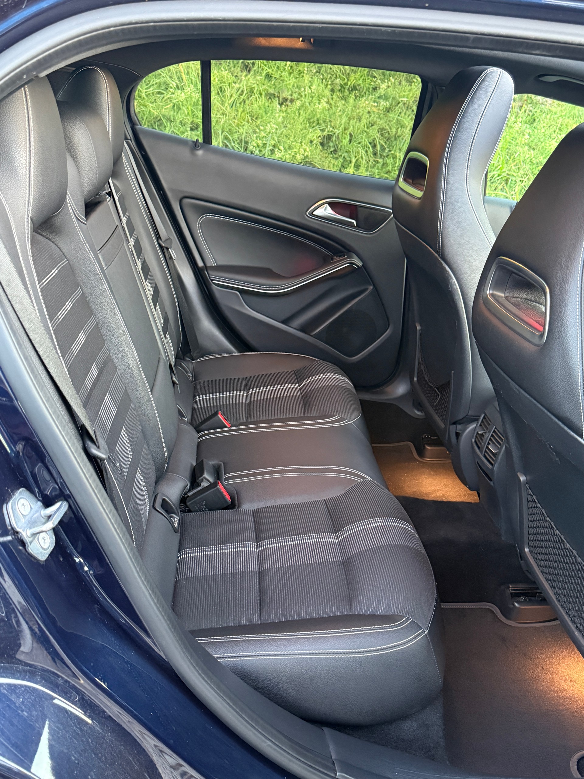 MERCEDES-BENZ GLA 200 Night Star 7G-DCT-image-3