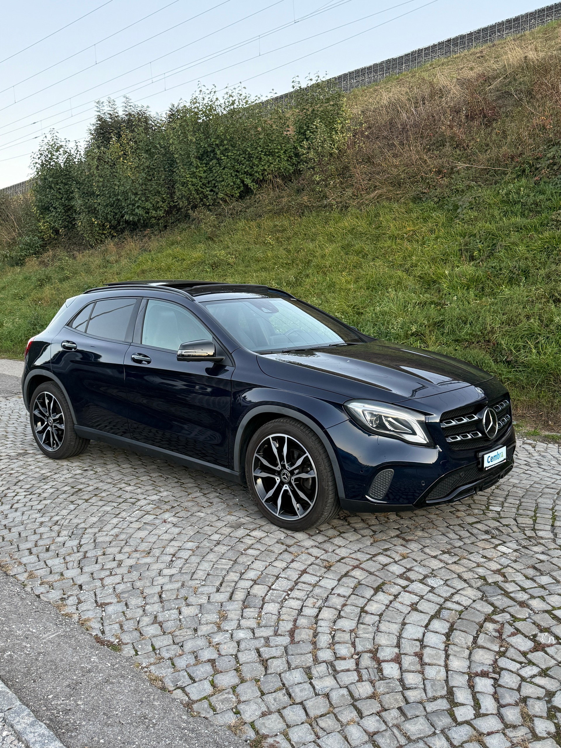MERCEDES-BENZ GLA 200 Night Star 7G-DCT-image-1