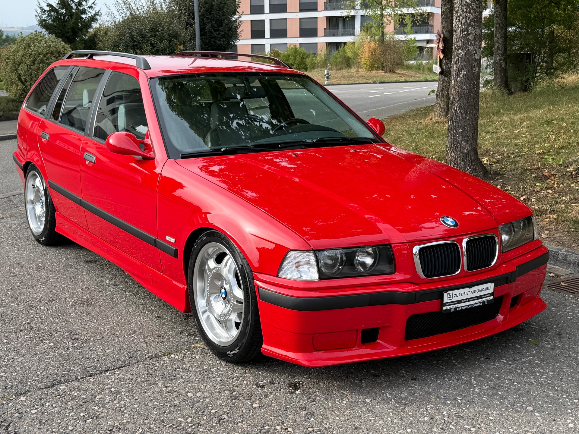 BMW 323i Touring-image-5