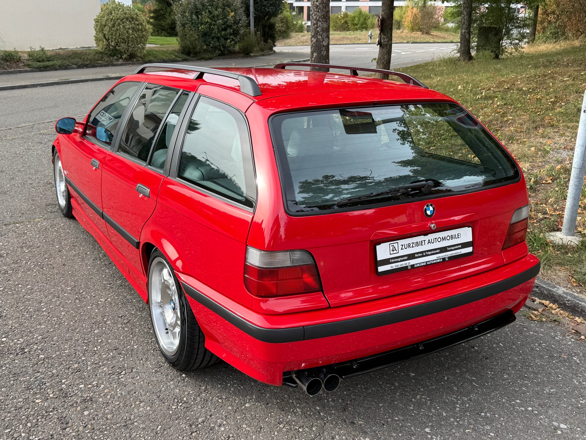 BMW 323i Touring-image-6