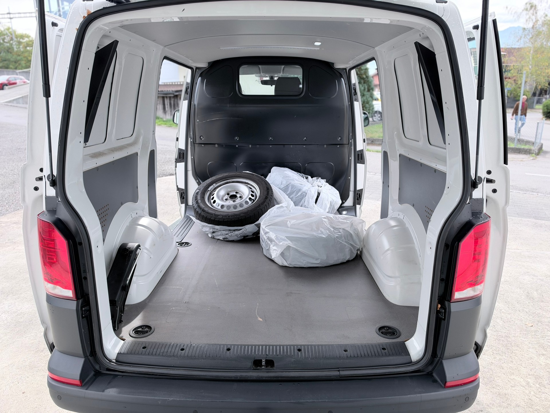 VW T6.1 2.0 TDI inkl. 1 Jahr Garantie-image-21