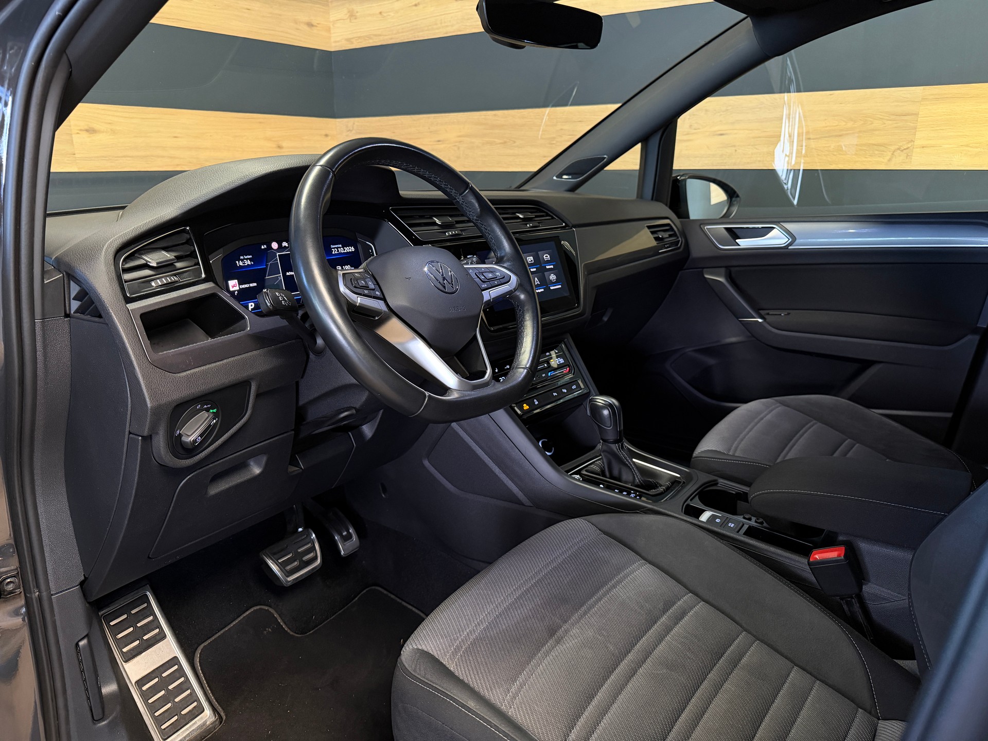 VW Touran 1.5 TSI EVO R-LINE Highline 7. PLATZ DSG-image-7