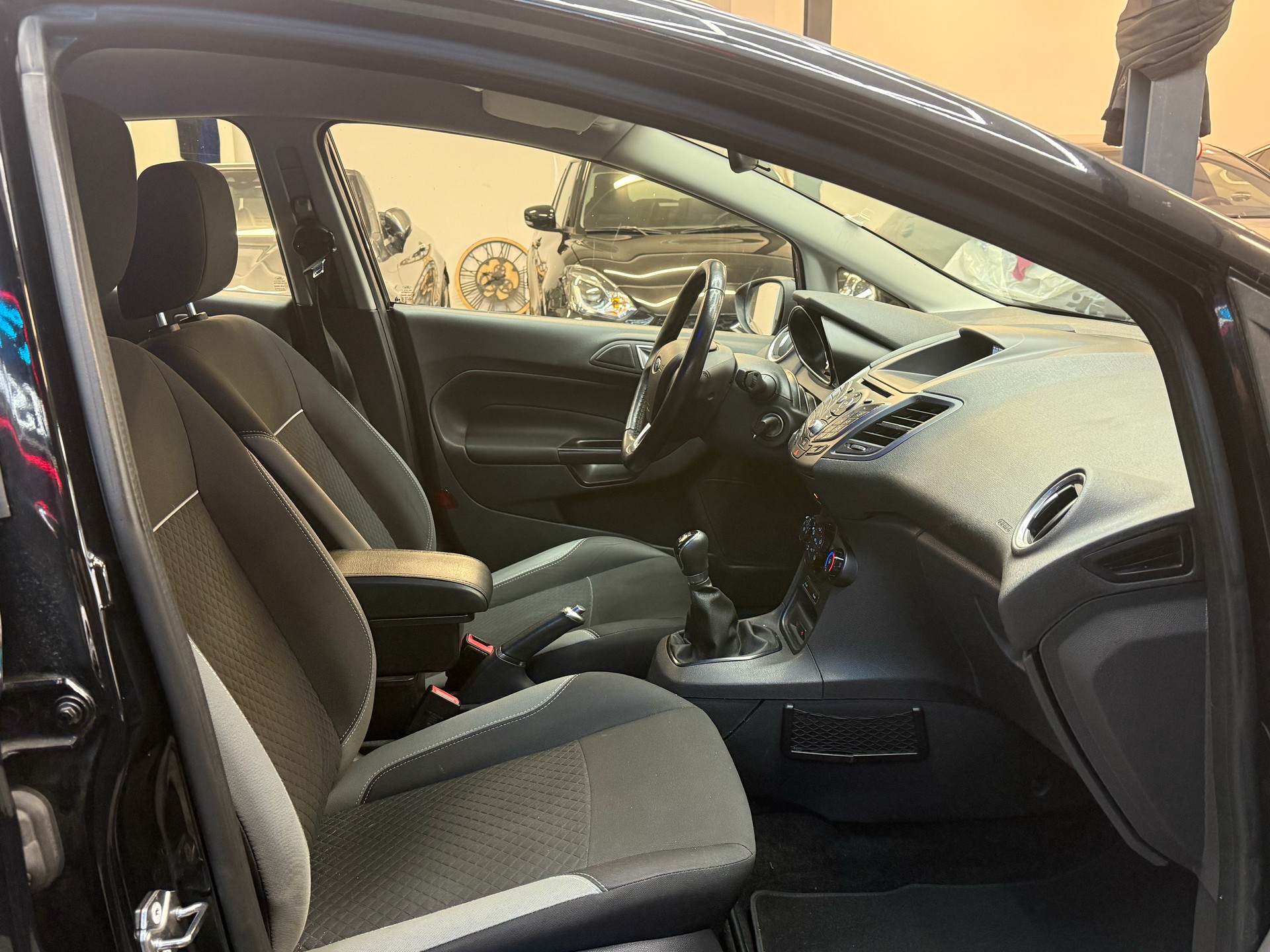 FORD Fiesta 1.0 SCTi Trend-image-12
