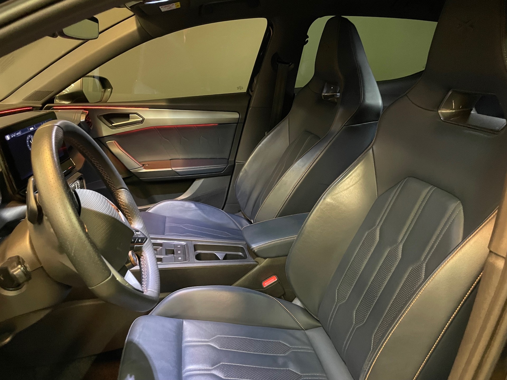 CUPRA LEON 1.4 e-HYBRID A-image-3