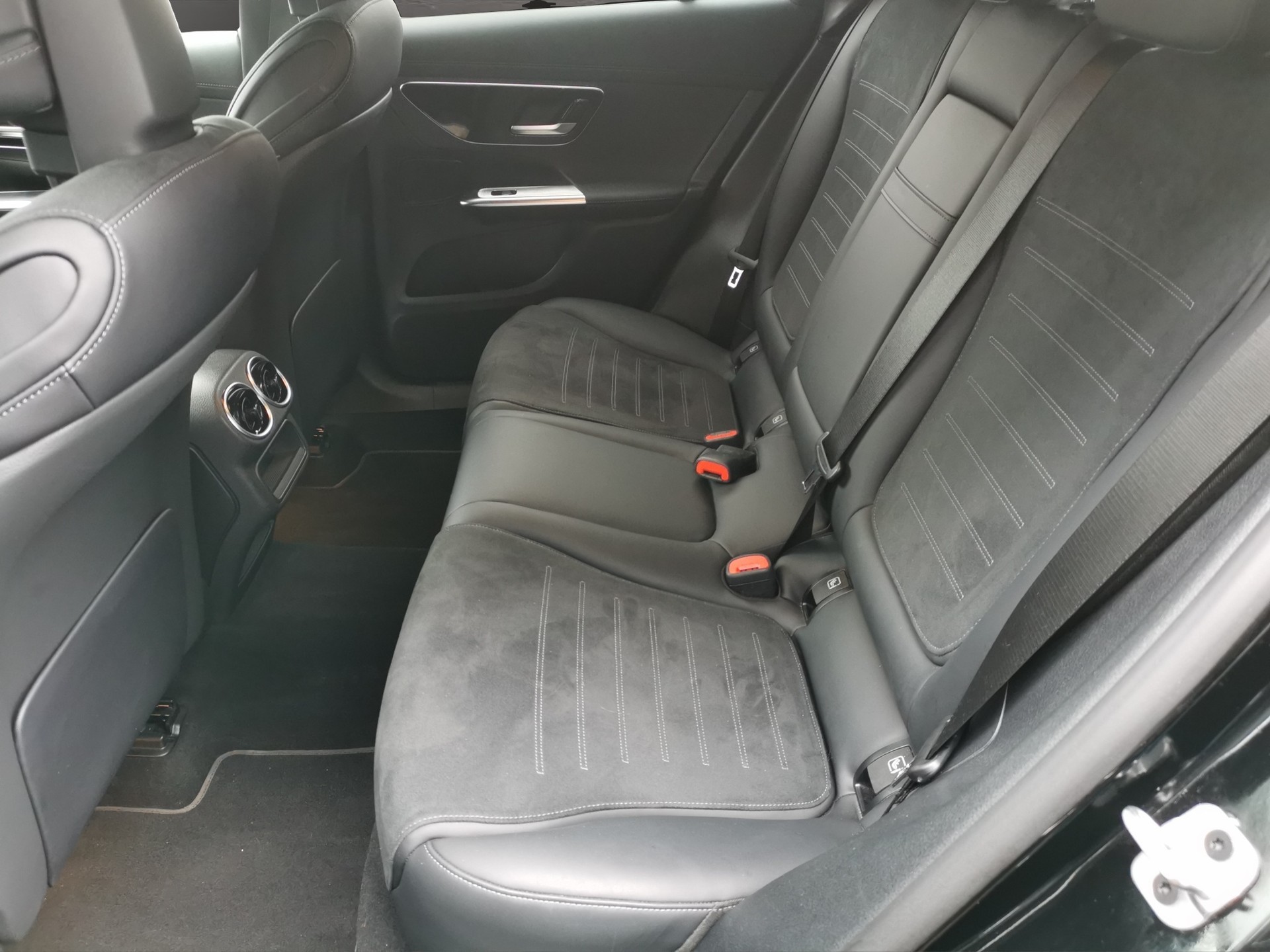 MERCEDES-BENZ GLC Coupé 300 d 4Matic AMG-Line-image-12