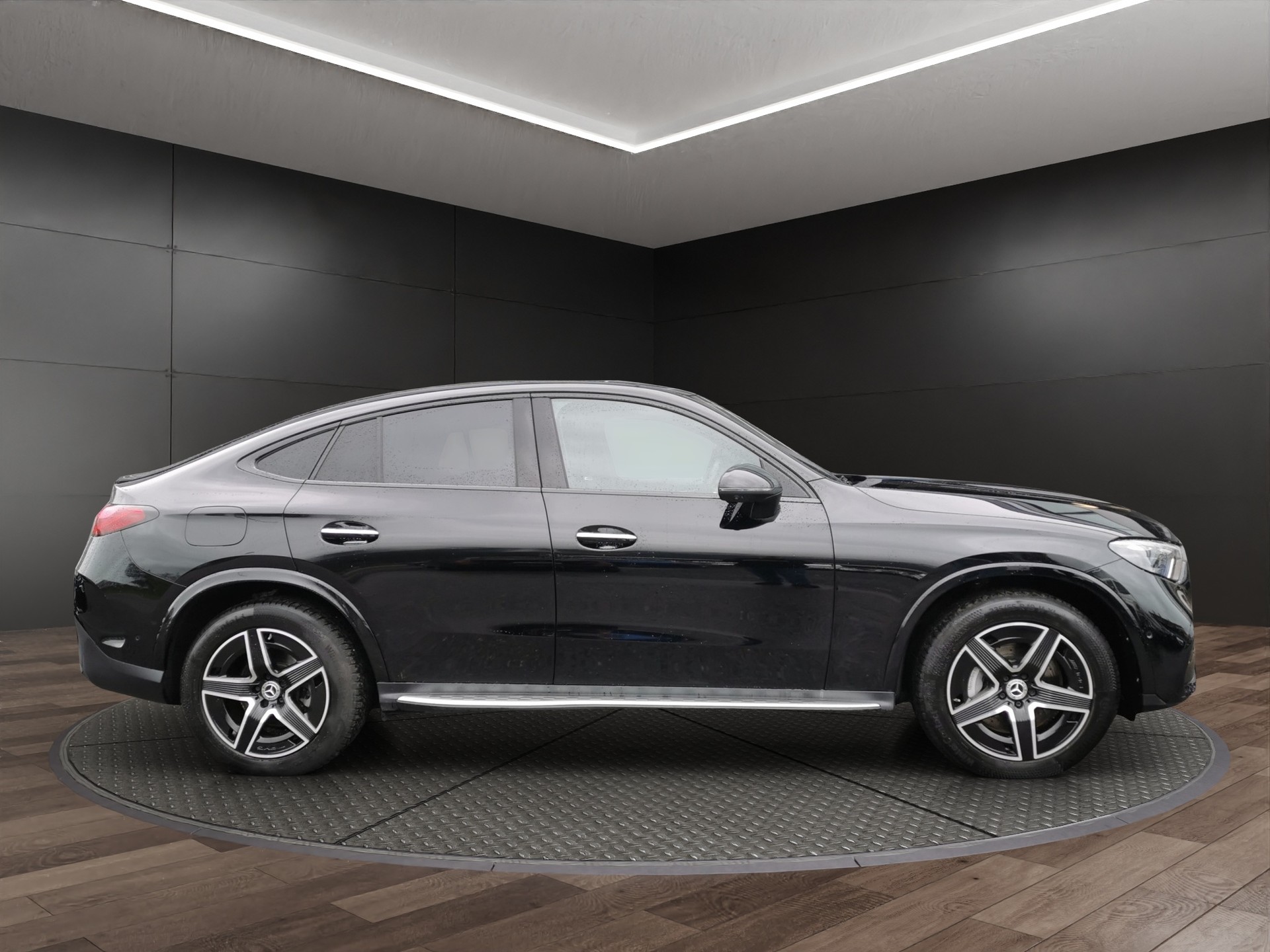 MERCEDES-BENZ GLC Coupé 300 d 4Matic AMG-Line-image-3