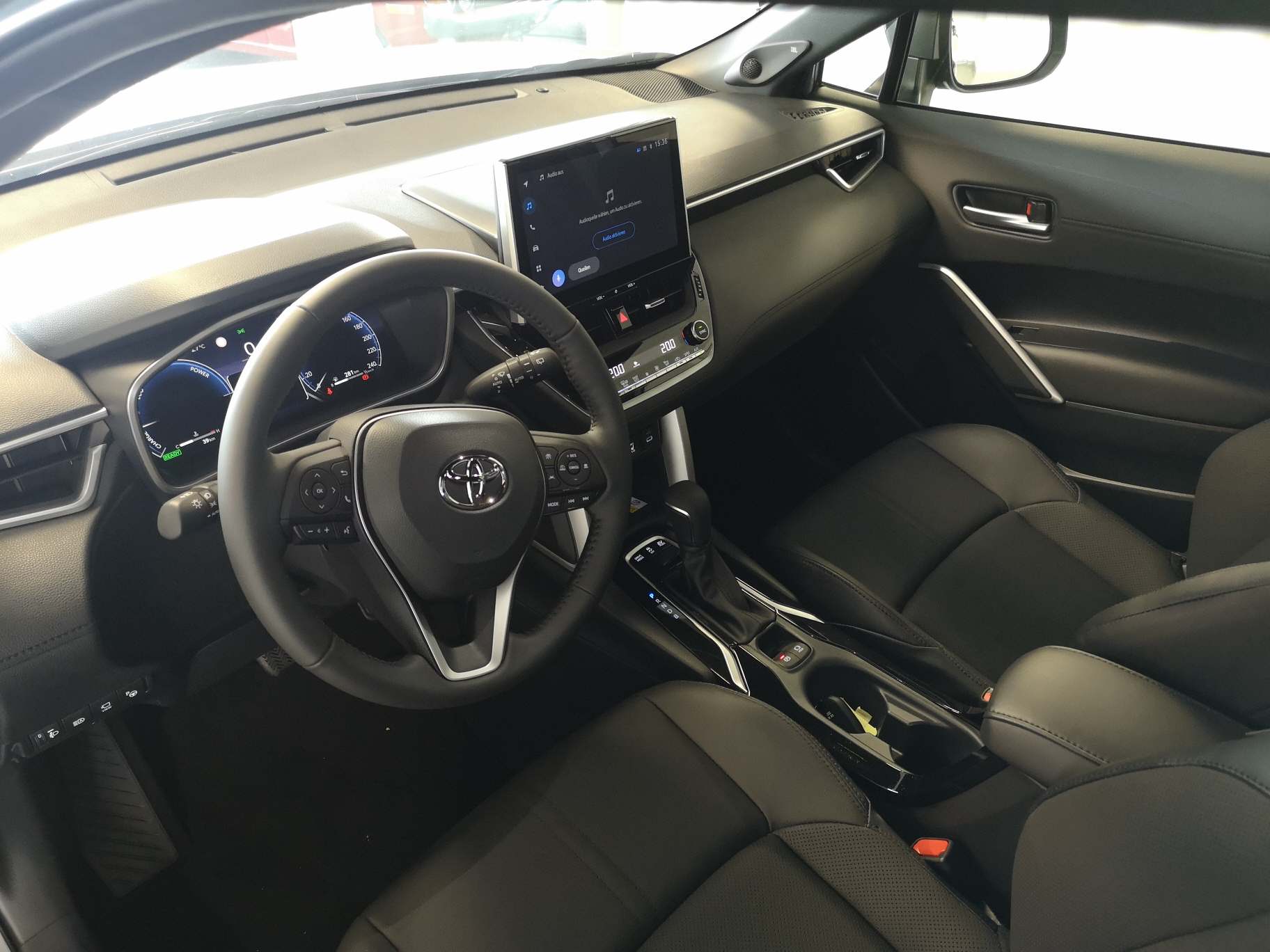 TOYOTA Corolla Cross 2.0 HSD Premium AWD-i-image-8