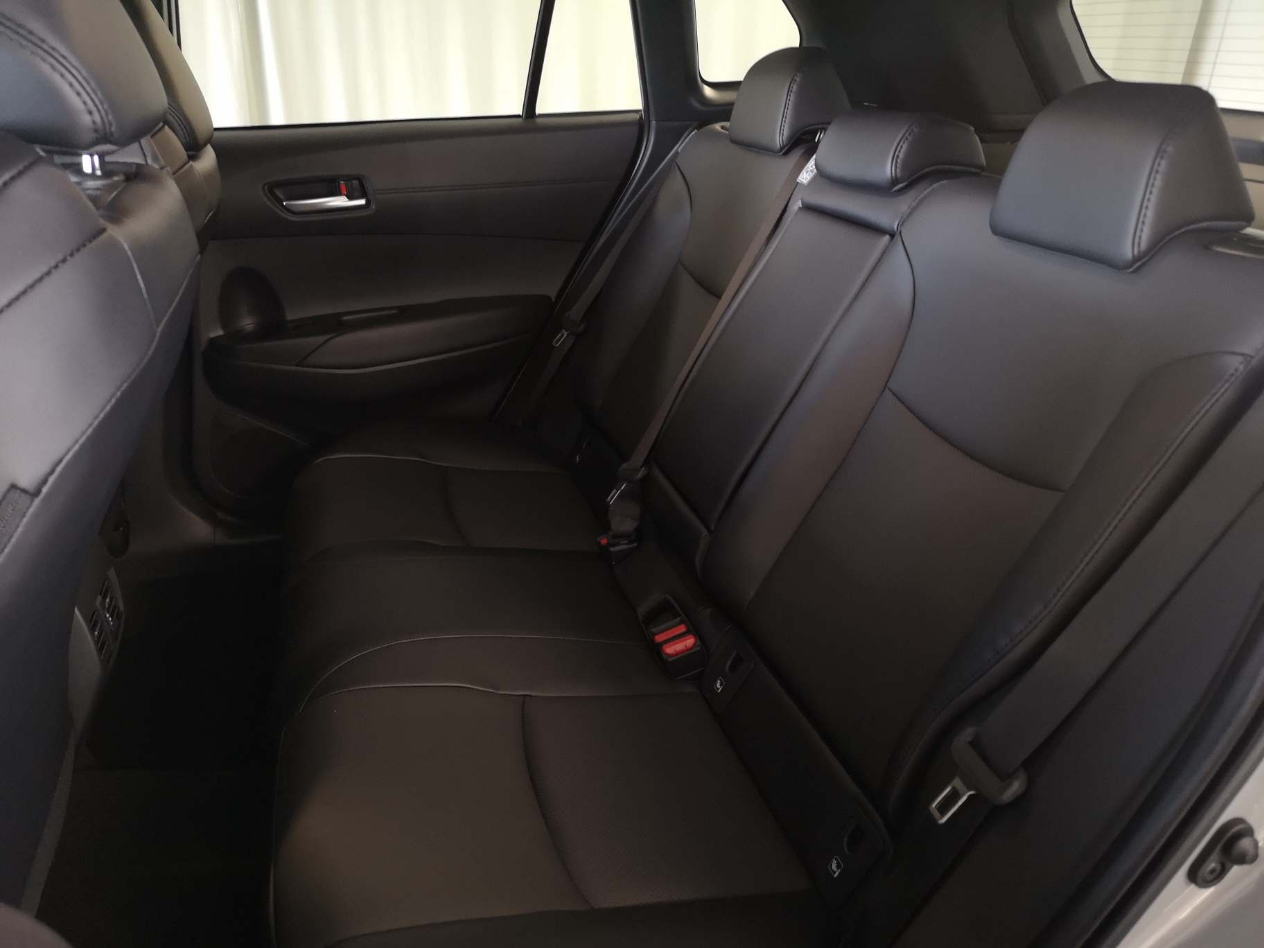 TOYOTA Corolla Cross 2.0 HSD Premium AWD-i-image-7