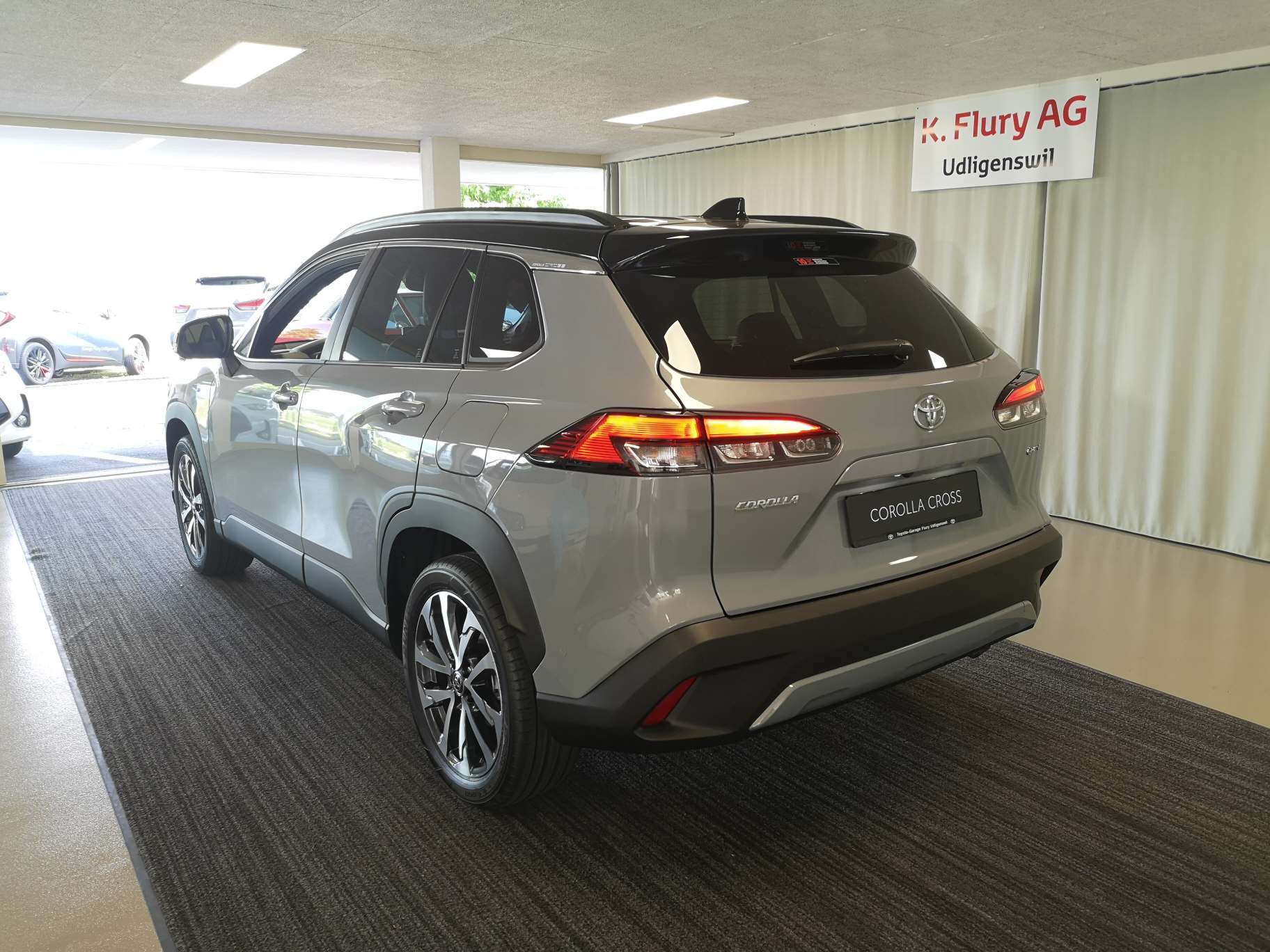 TOYOTA Corolla Cross 2.0 HSD Premium AWD-i-image-2