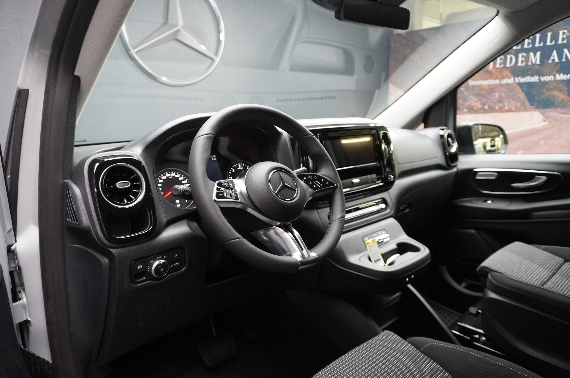MERCEDES-BENZ Vito 116 CDI Tourer SELECT Family 3200mm-image-3