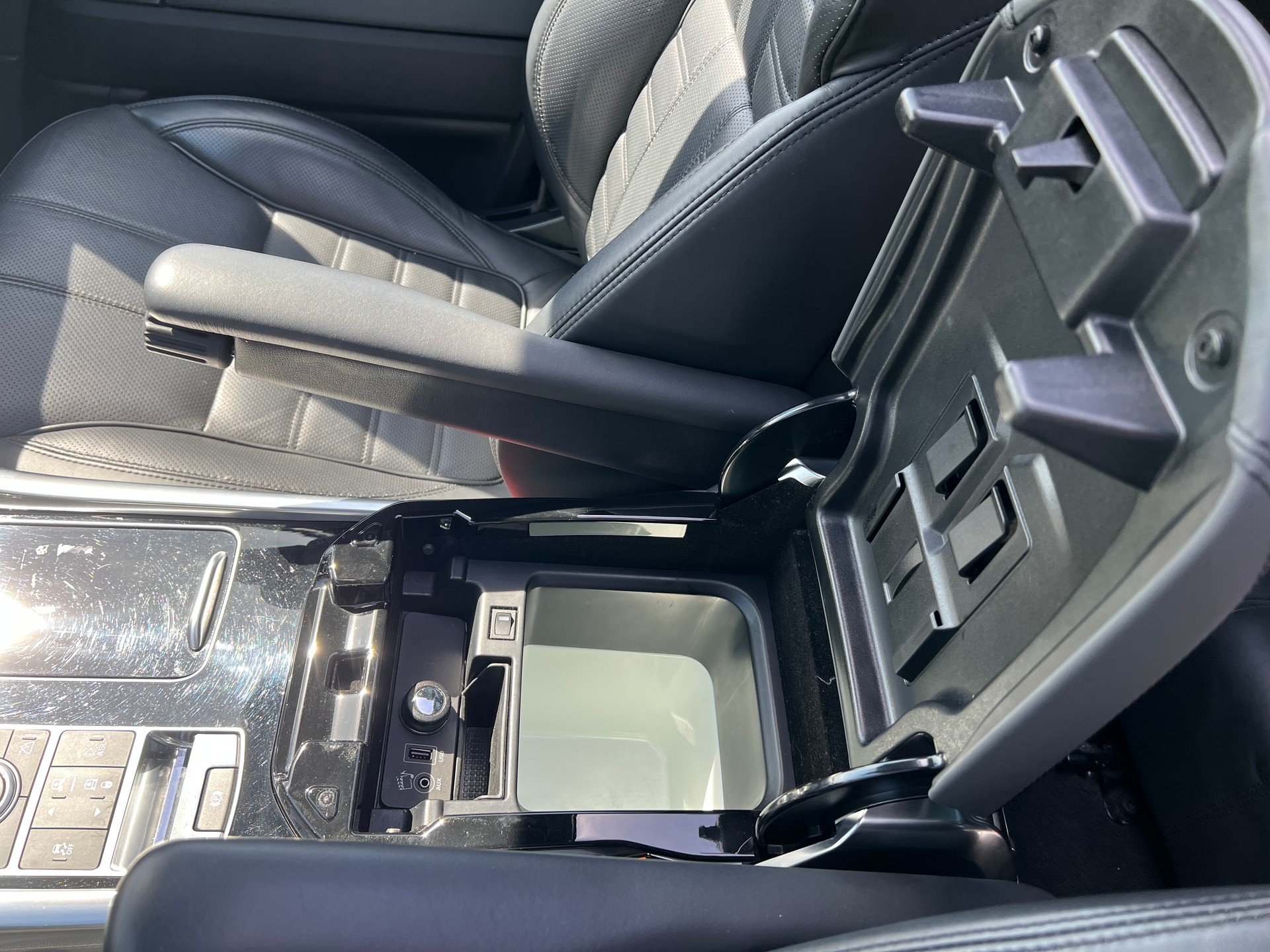 LAND ROVER Range Rover Sport 4.4 SDV8 Autobiography Automatic-image-21