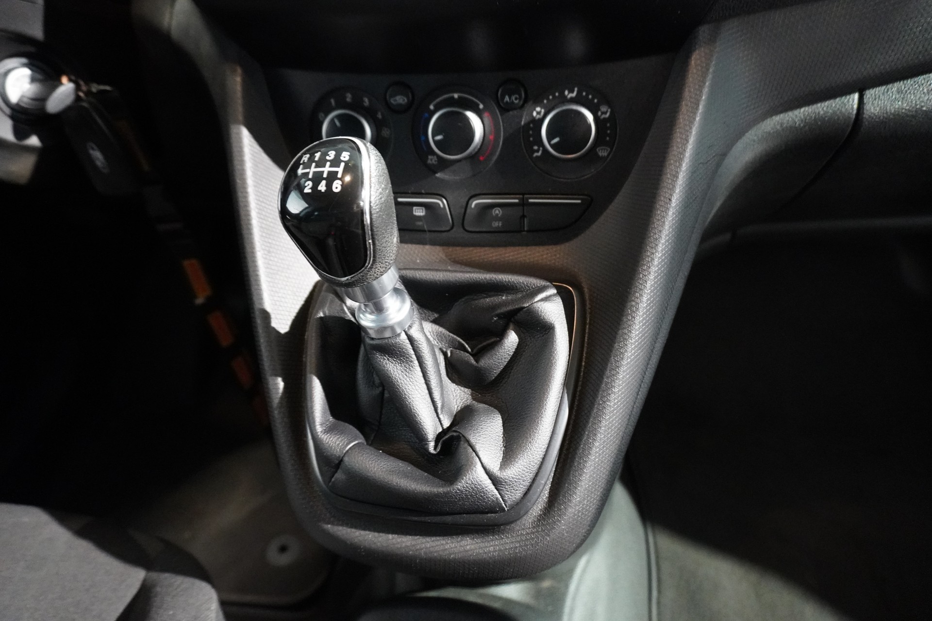 FORD Transit Connect Van T210 1.0 EcoBoost Trend-image-15