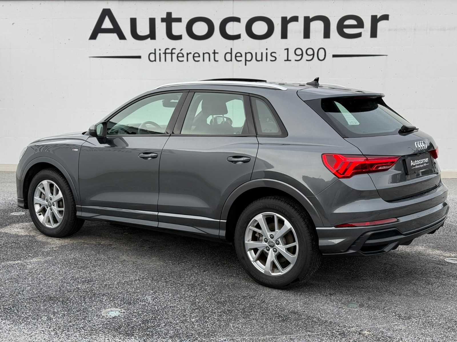 AUDI Q3 40 TFSI S line quattro S-tronic-image-1