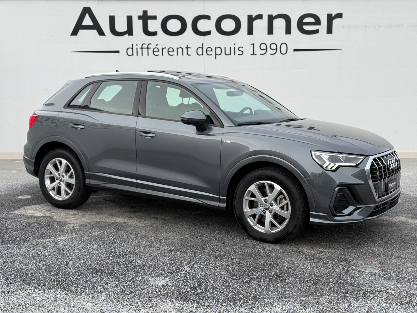 AUDI Q3 40 TFSI S line quattro S-tronic-image-3
