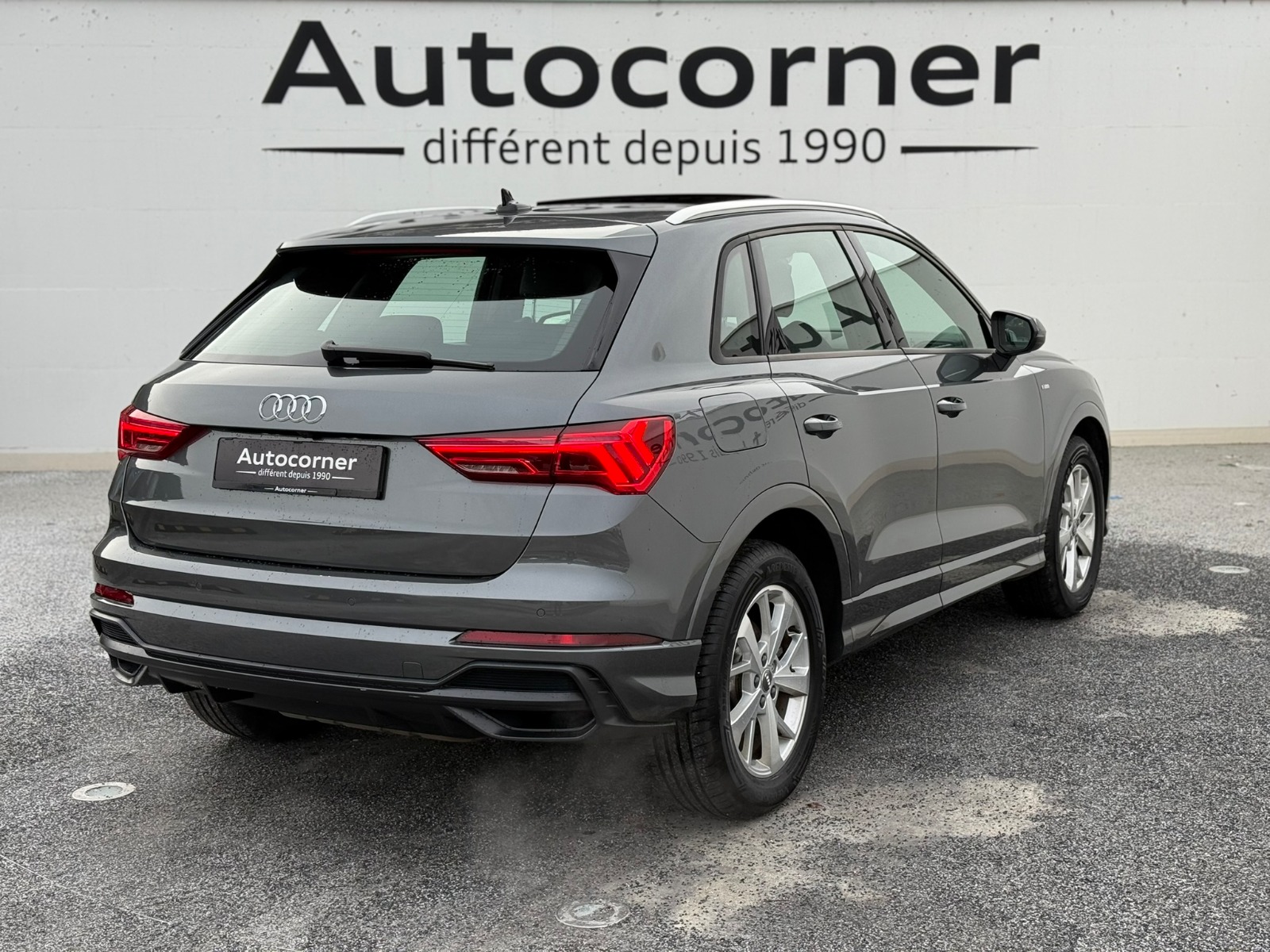 AUDI Q3 40 TFSI S line quattro S-tronic-image-4