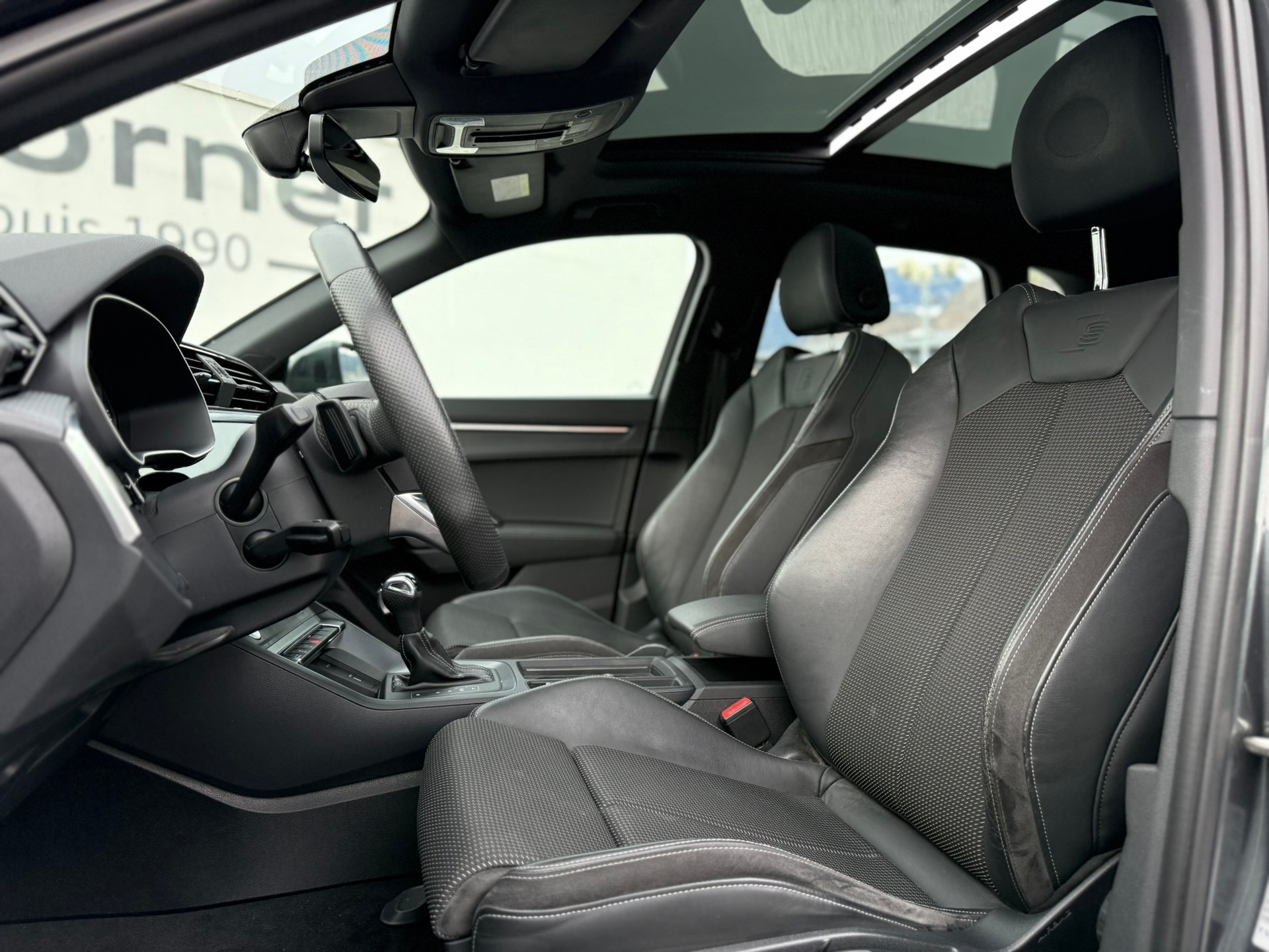 AUDI Q3 40 TFSI S line quattro S-tronic-image-7