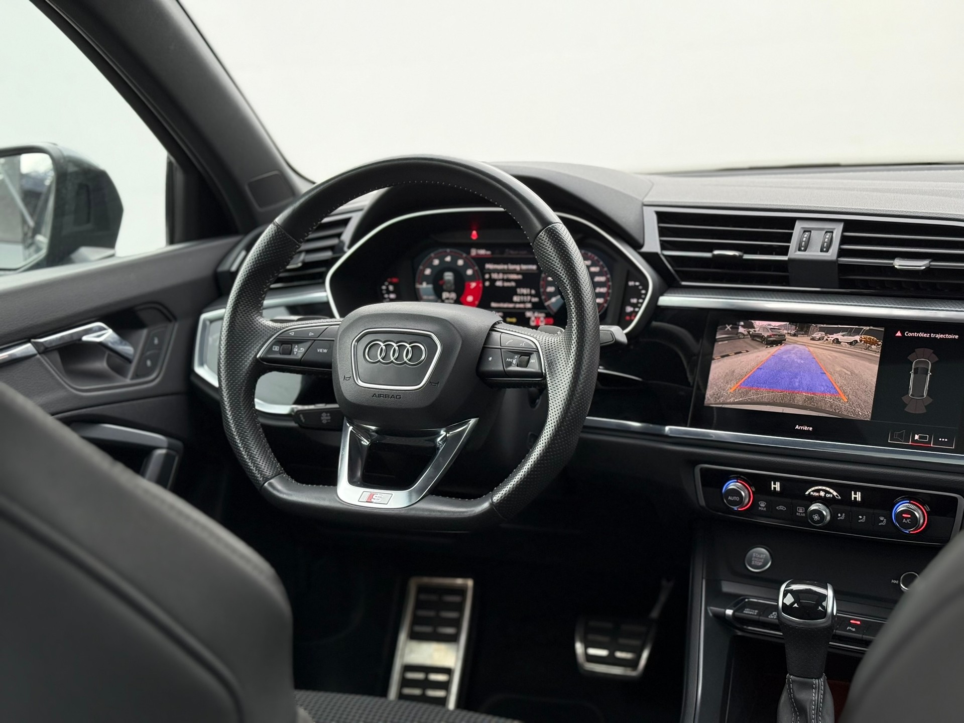 AUDI Q3 40 TFSI S line quattro S-tronic-image-10