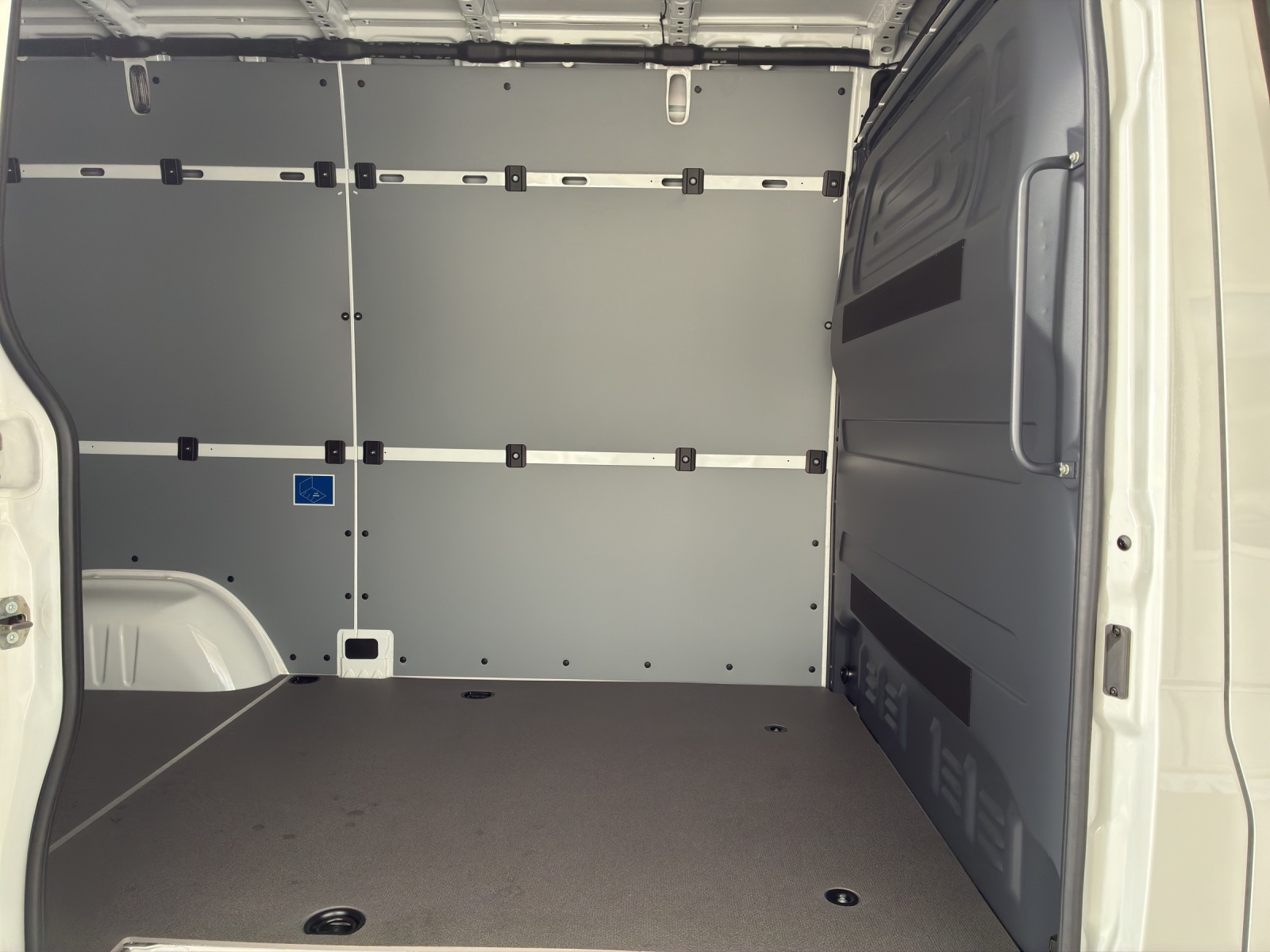 MERCEDES-BENZ Sprinter 317 CDI Standard 9G-TRONIC-image-10