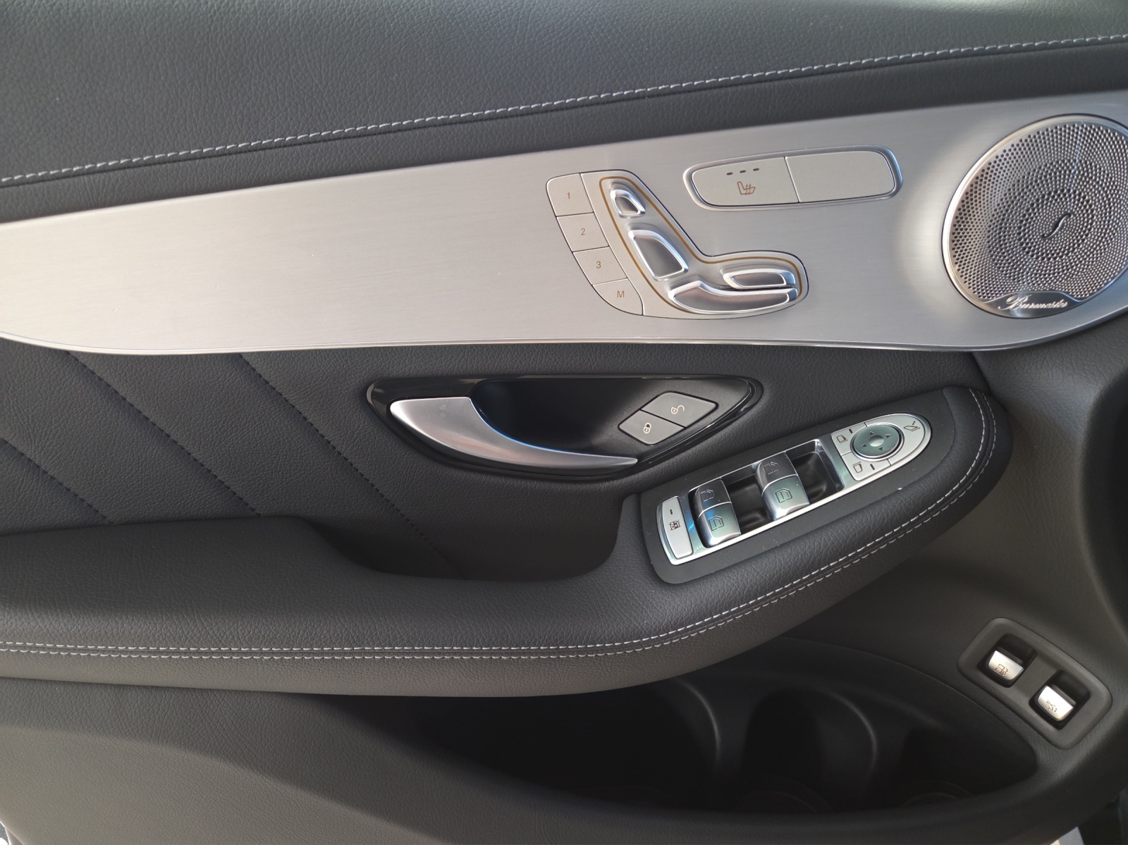 Image MERCEDES-BENZ GLC-300 GLC 300 e AMG Line 4Matic 9G-Tronic