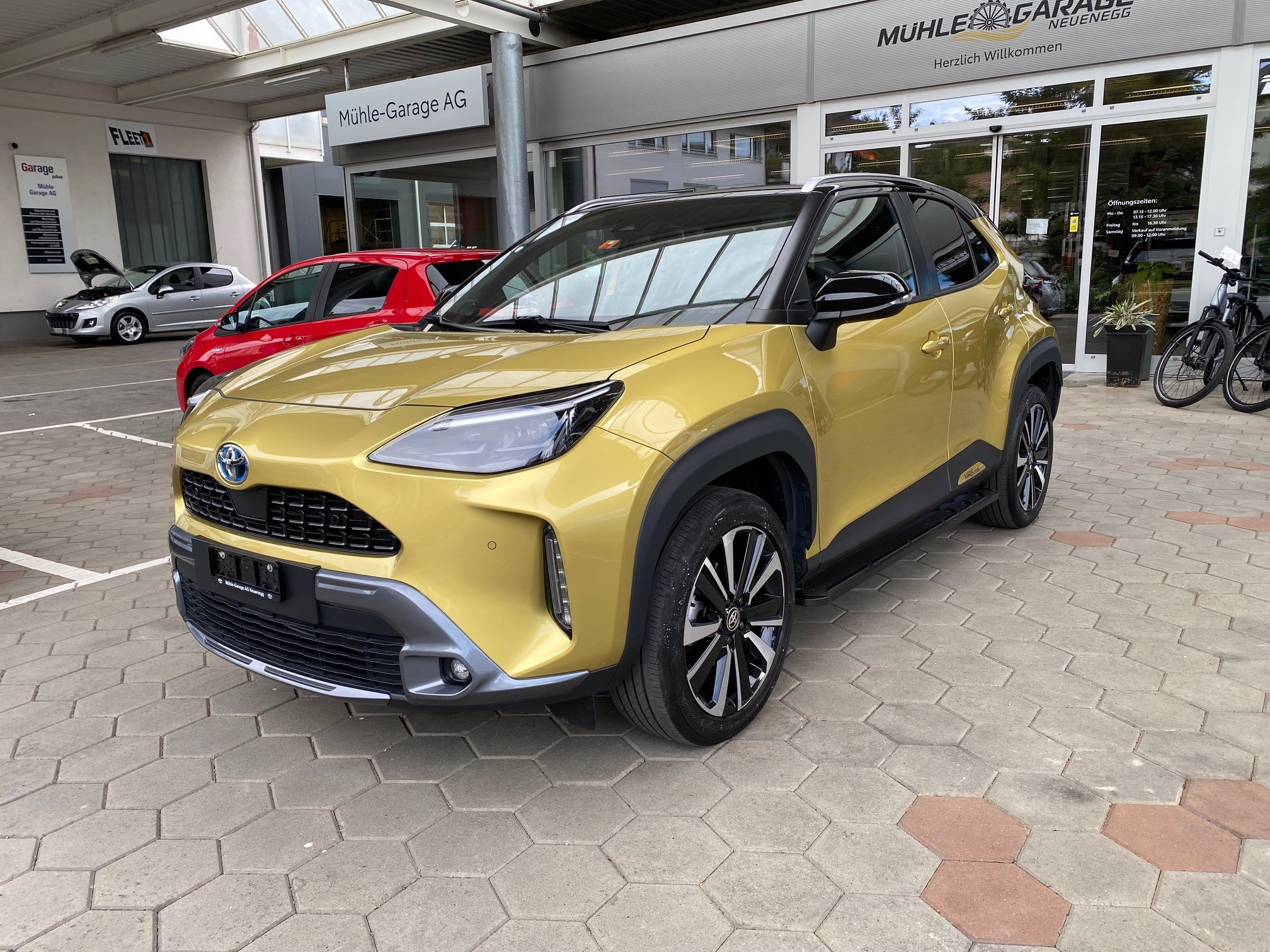 TOYOTA Yaris Cross 1.5 Premiere Edition e-CVT AWDi — slika 1