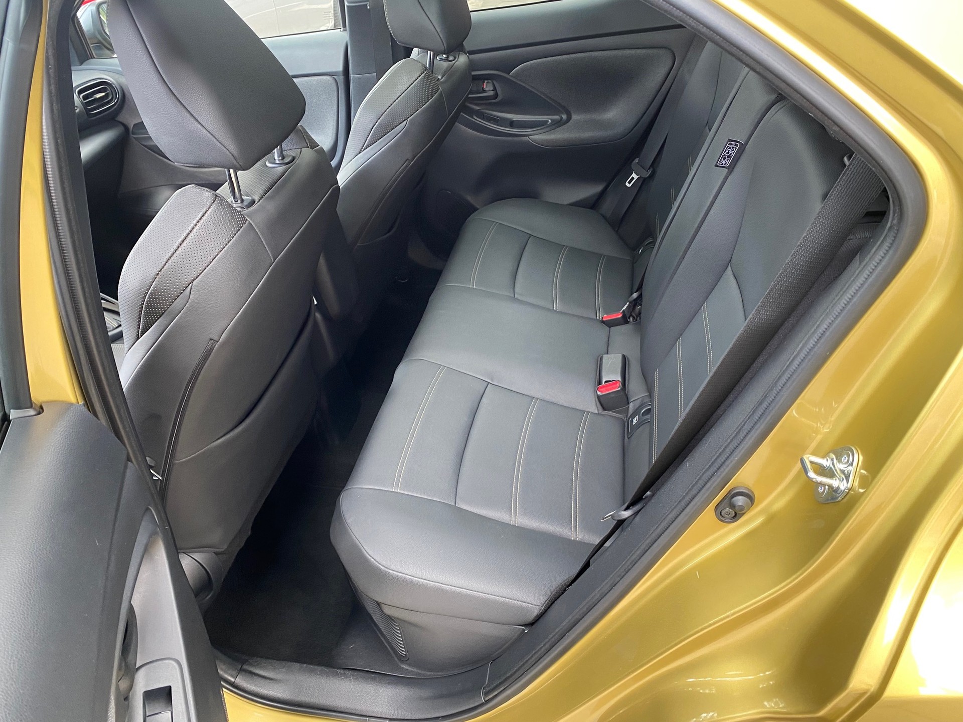 TOYOTA Yaris Cross 1.5 Premiere Edition e-CVT AWDi-image-8
