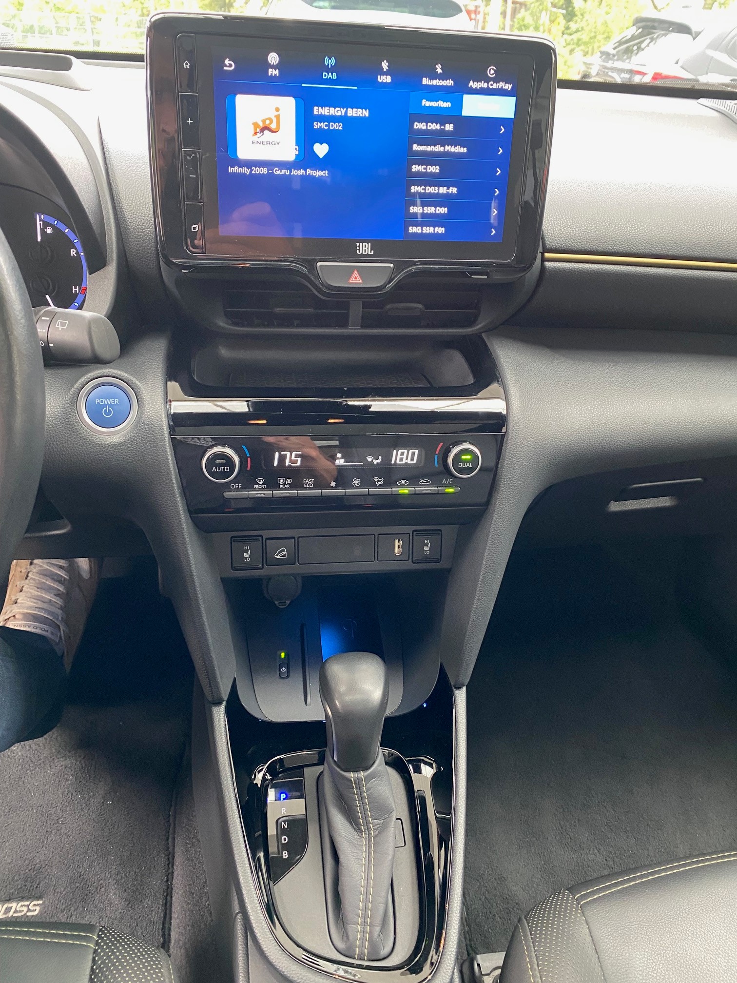 TOYOTA Yaris Cross 1.5 Premiere Edition e-CVT AWDi-image-4